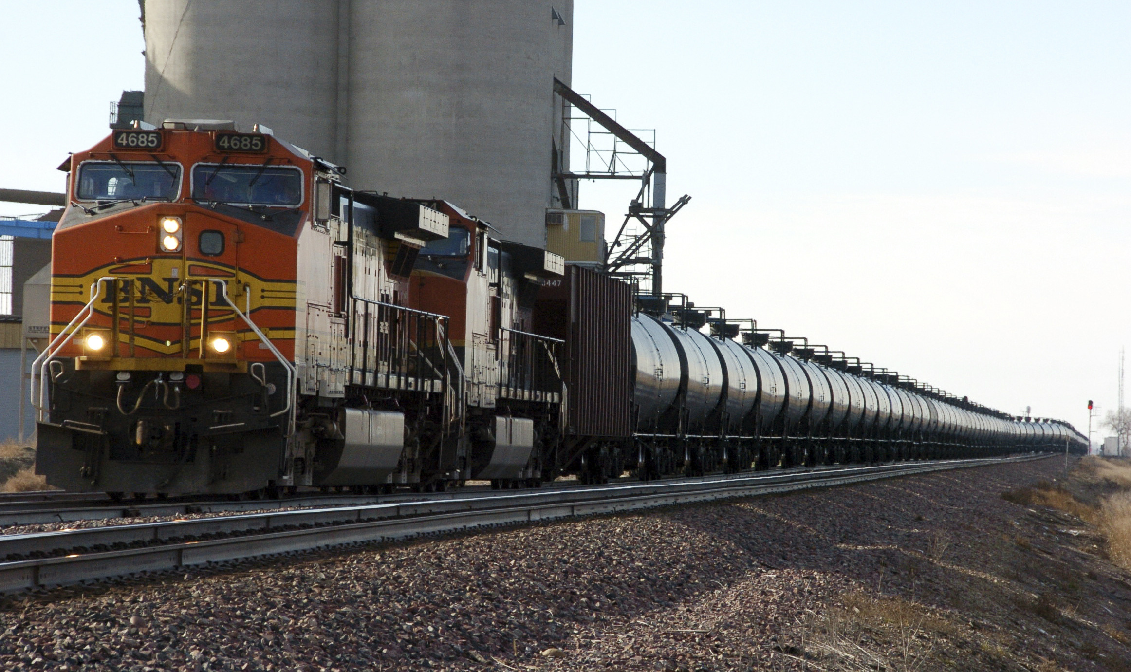 Oil train dangers extend past Bakken