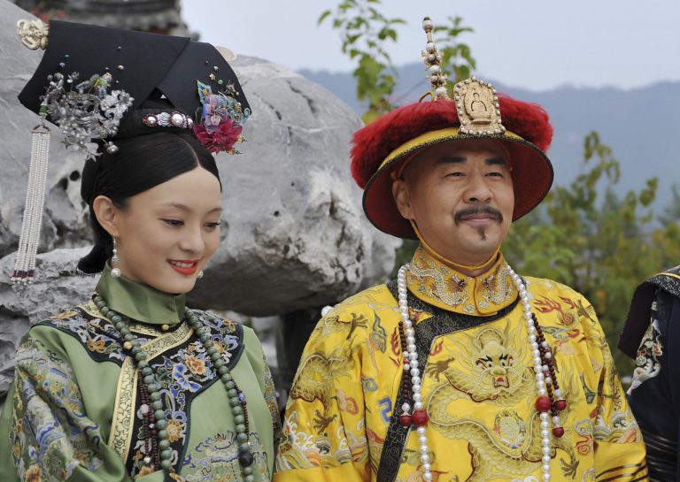   This undated photo released by Videoland Cable Network Taiwan shows Chinese actress Sun Li and actor Chen Jian Bin in costumes on set of the TV series 
