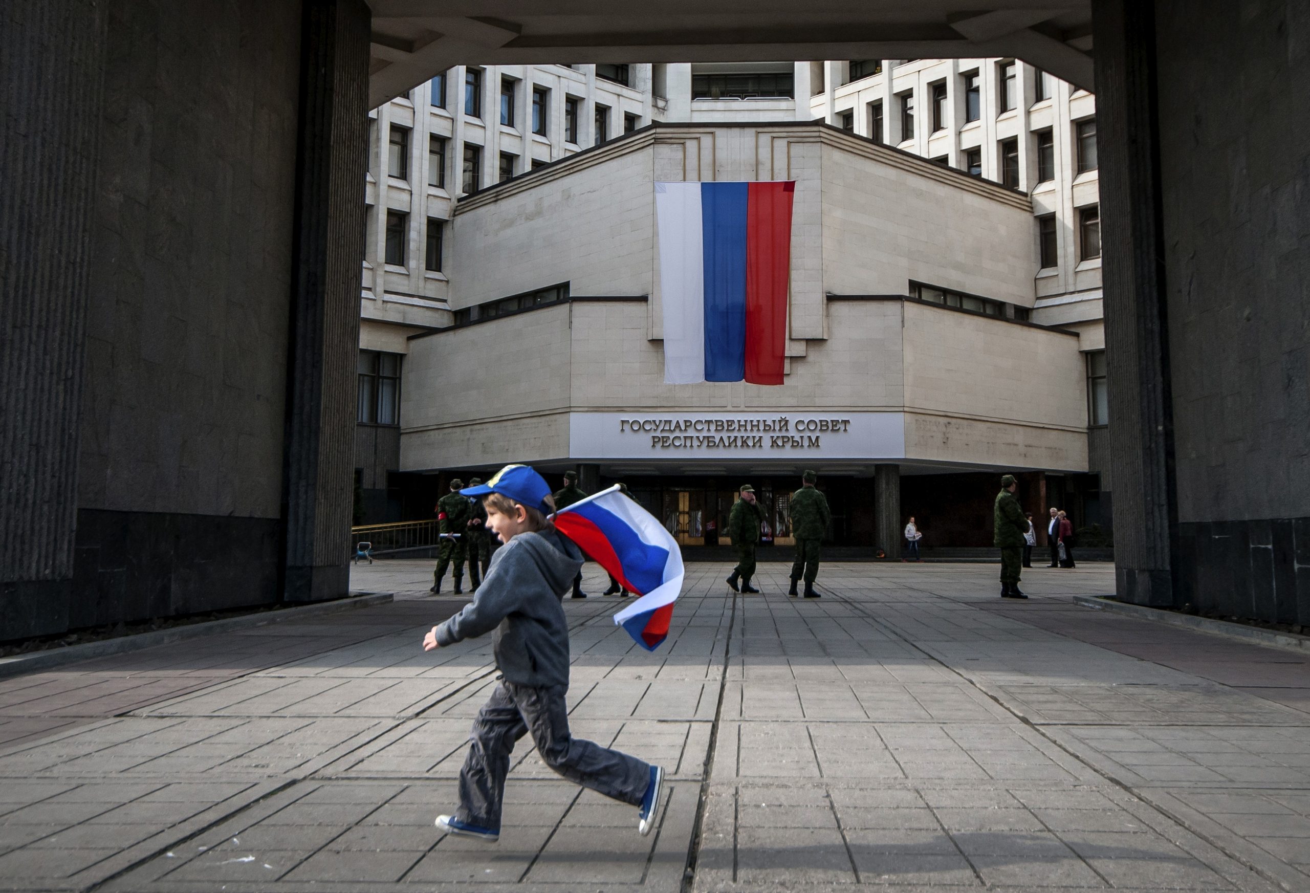 Obama administration unveils new sanctions over Crimea