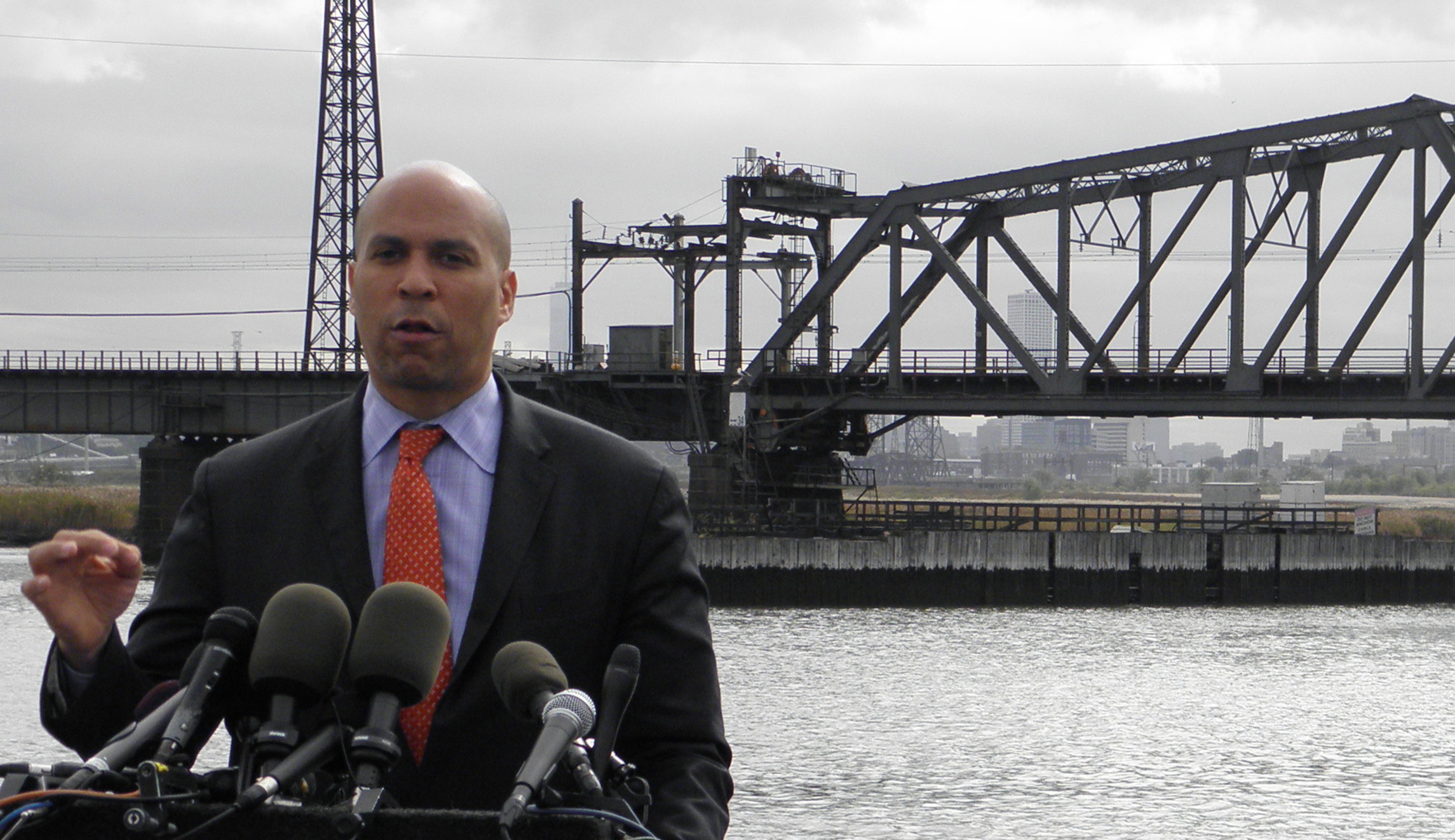 With 2020 looming, potential candidate Cory Booker sticks his neck out for Bob Menendez