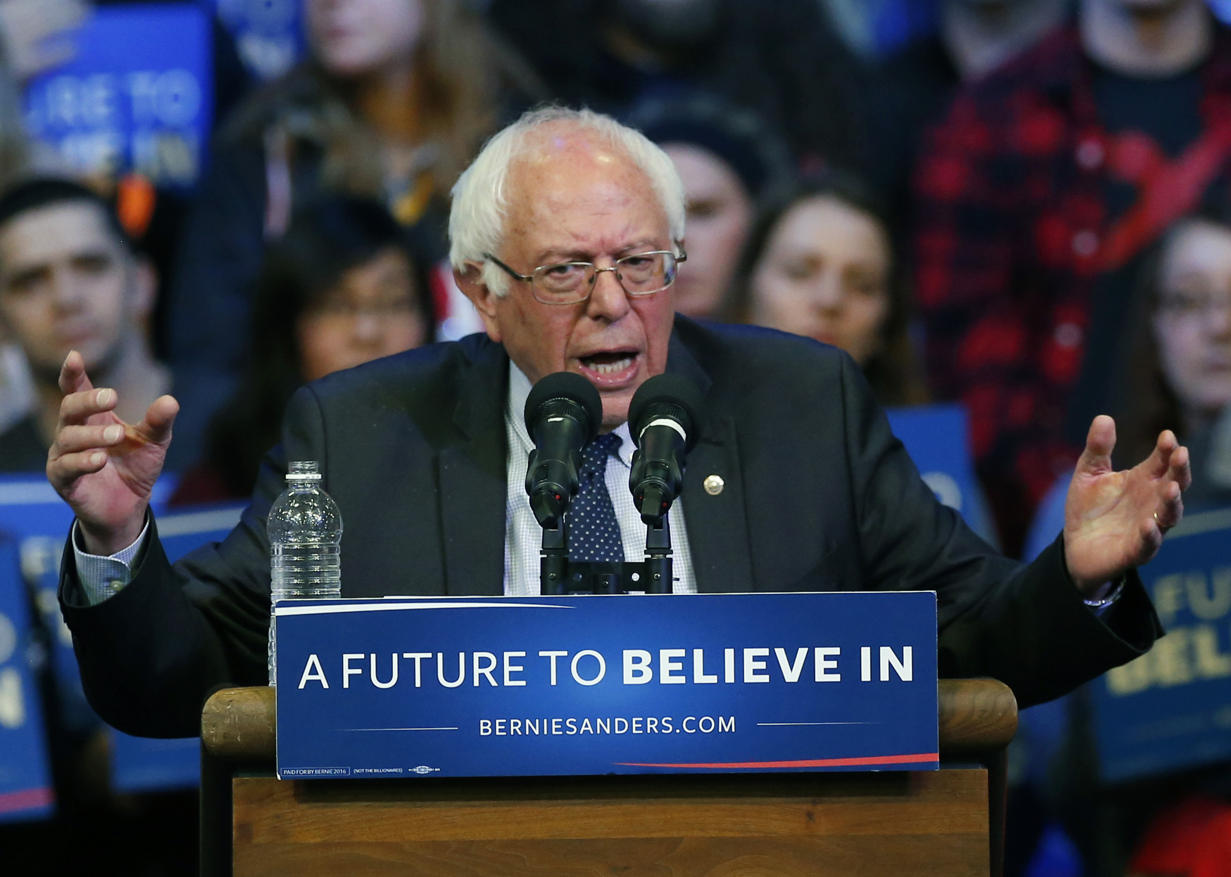 By calling Clinton ‘unqualified,’ Sanders opens line of attack for Republicans
