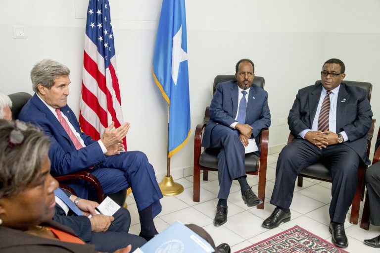 US Secretary of State John Kerry, left, meets with President Hassan Sheikh Mohammed, second from right, and Prime Minister Omar Abdirashid Ali Sharmarke, right, at the airport in Mogadishu, Somalia, Tuesday, May 5, 2015, in a show of solidarity with the Somalian government trying to defeat al-Qaida-allied militants and end decades of war in the African country. (AP Photo/Andrew Harnik)