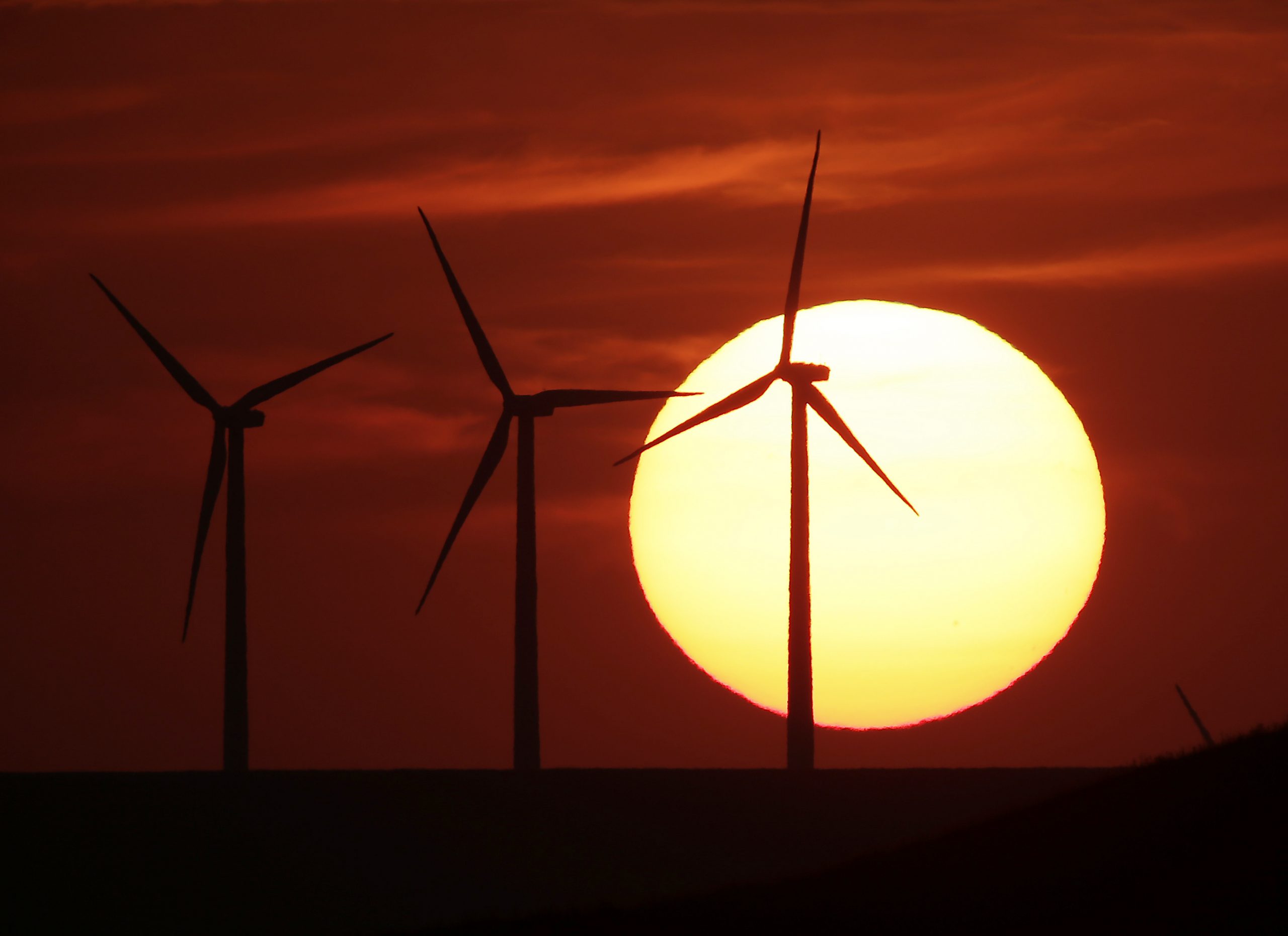 Wind power line proposal irks some Midwest farmers
