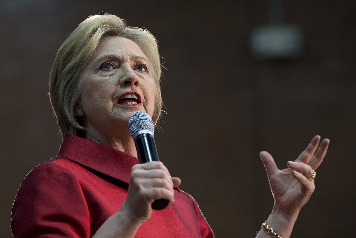 Clinton: Shutting down borders is ‘unrealistic’