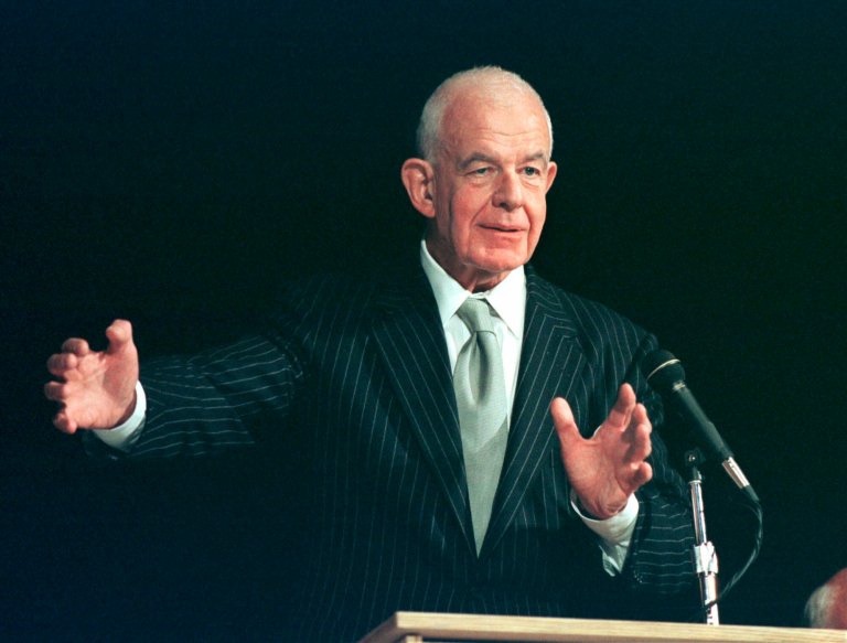 Former House Speaker Tom Foley jokes about the size of the letters placed on the federal courthouse during a dedication ceremony renaming the building in his honor Friday, April 6, 2001, in Spokane, Wash.ÃÂ Foley died Friday at the age of 84, according to House Democratic aides who spoke on condition of anonymity.ÃÂ (AP Photo/Jeff T. Green)