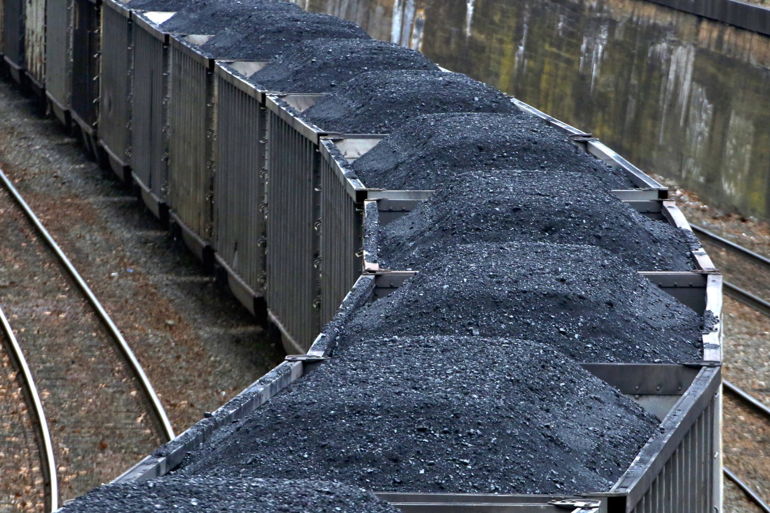 Energy governors press Congress to back climate-friendly technologies that help coal, oil