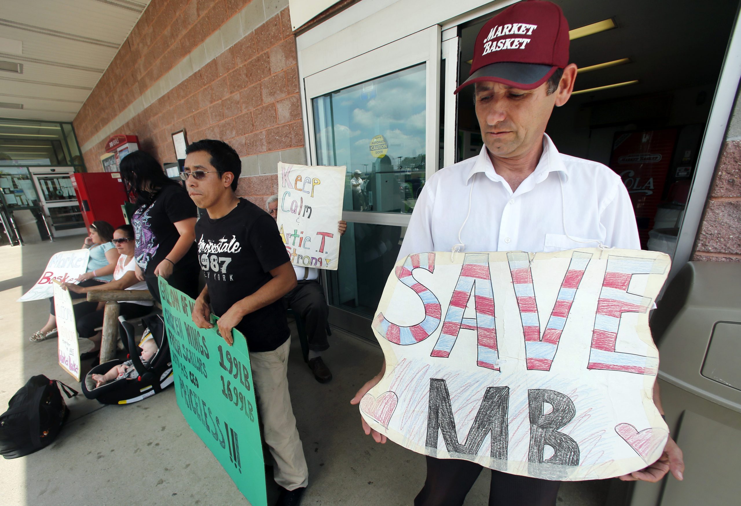 Troubled supermarket says workers fear for safety