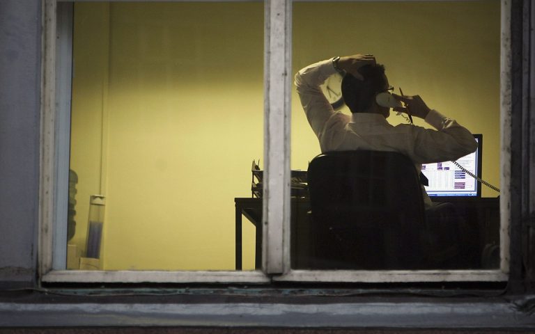 A city office employee works into the night as darkness closes in on October 10, 2005 in Glasgow, Scotland. (Photo by Christopher Furlong/Getty Images)