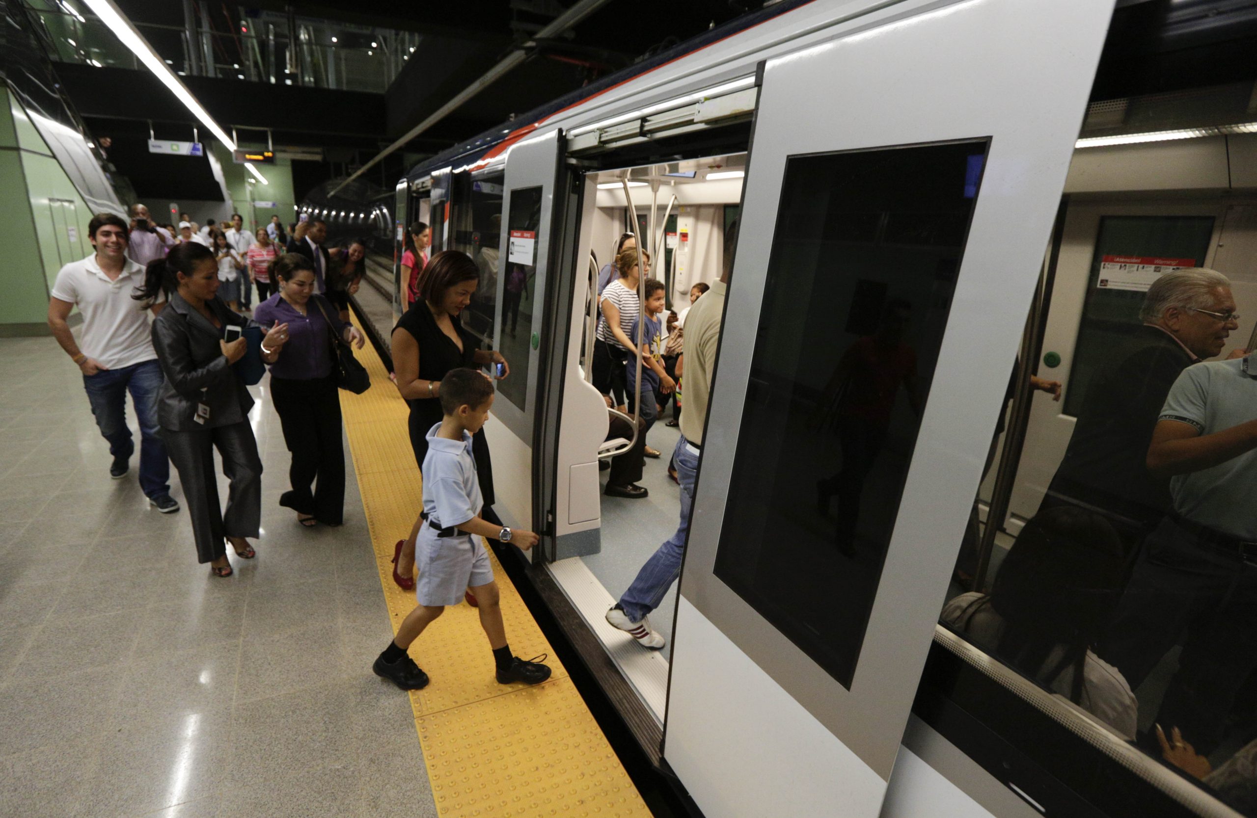 DC rolls out old metro cars as derailment inspection and delays continue