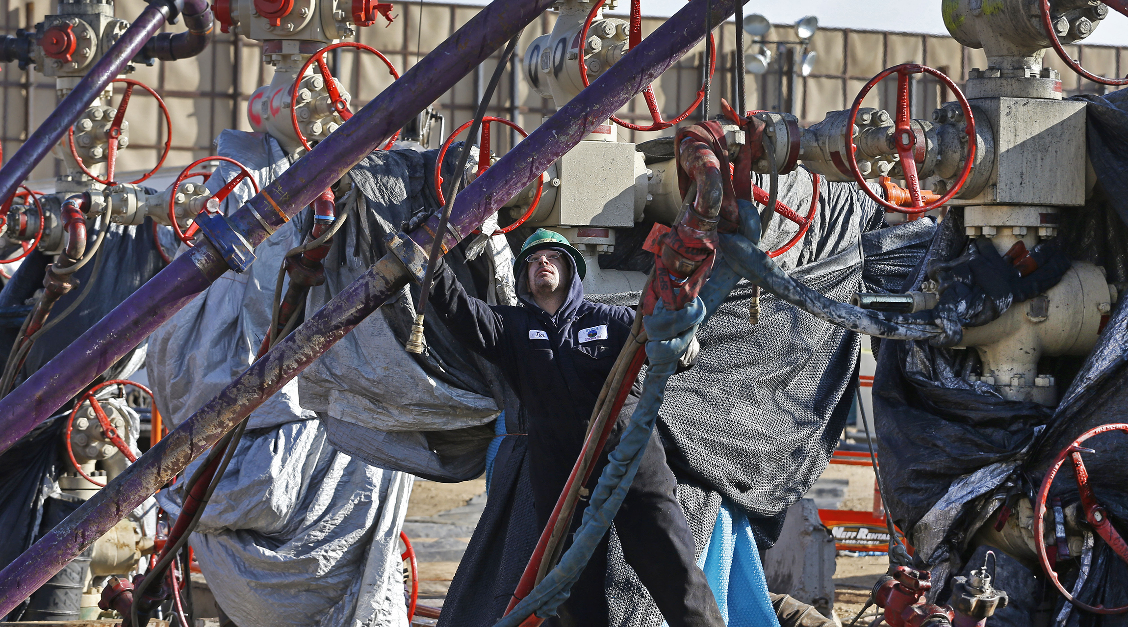 Bipartisan group backs Obama’s fracking rules