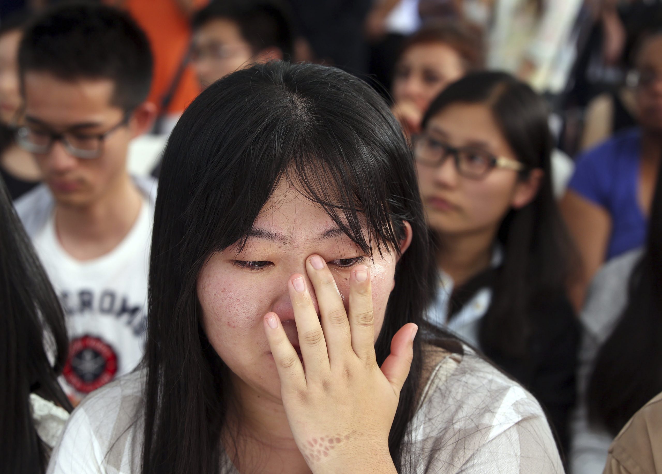 Hundreds gather at memorial for slain USC student
