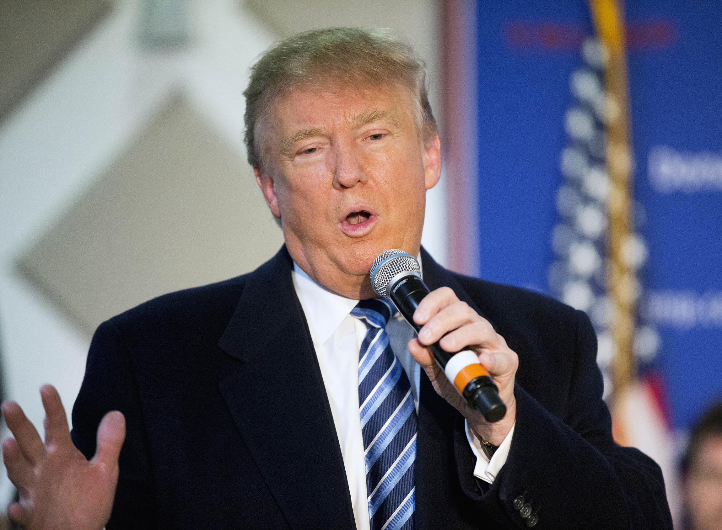 Trump threatens lawsuit against Cruz absent apology