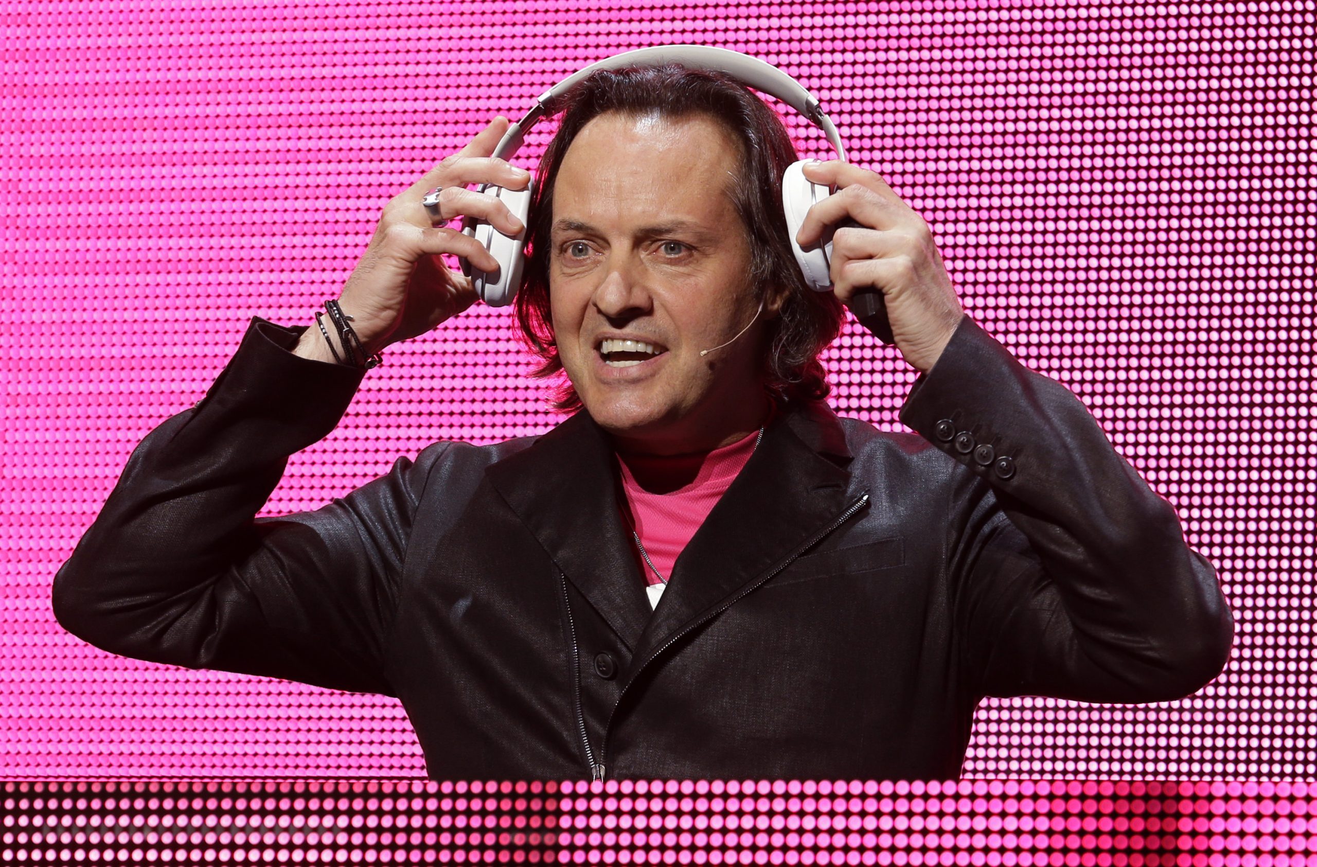 Ericsson inks $3.5 billion deal to help T-Mobile deploy 5G network