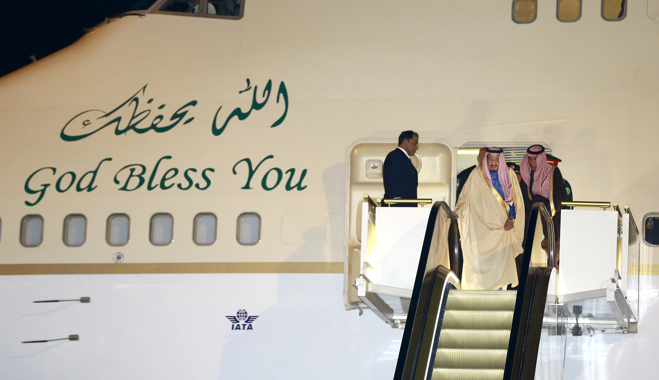 Watch: Saudi Arabia king’s golden escalator breaks as he deboards plane in Russia
