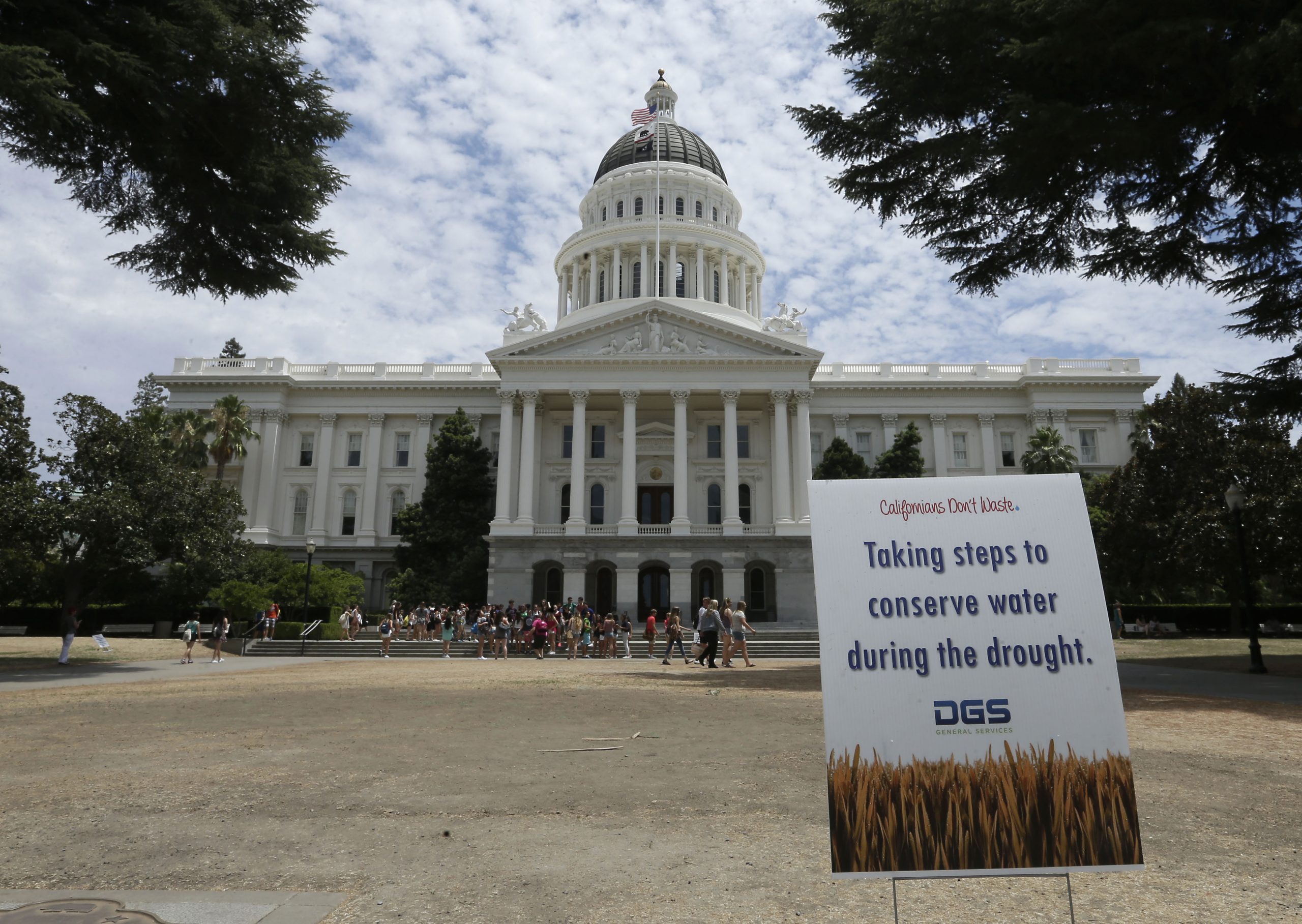California board considers fines for wasting water