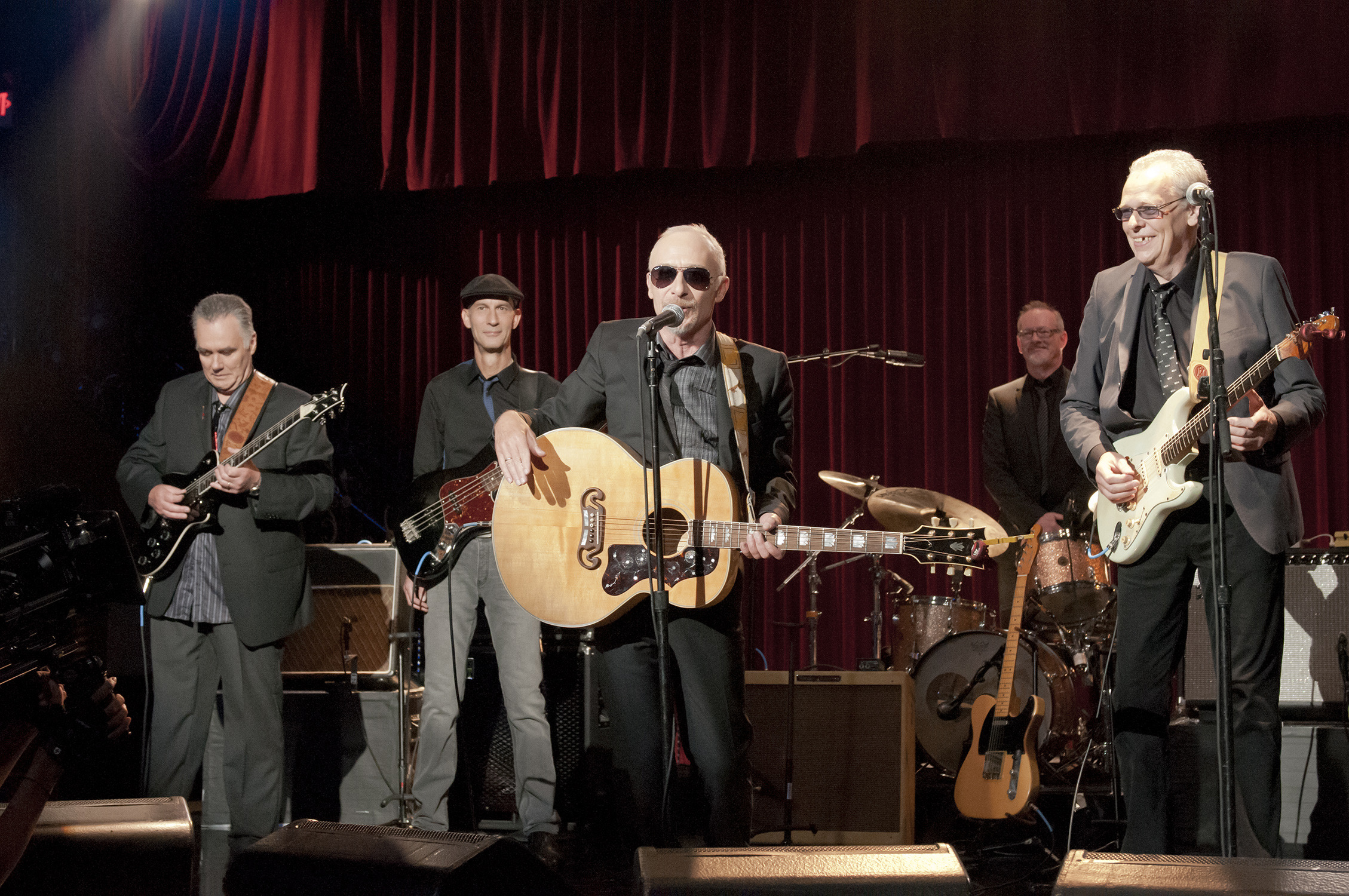 Graham Parker back with his band after 3 decades