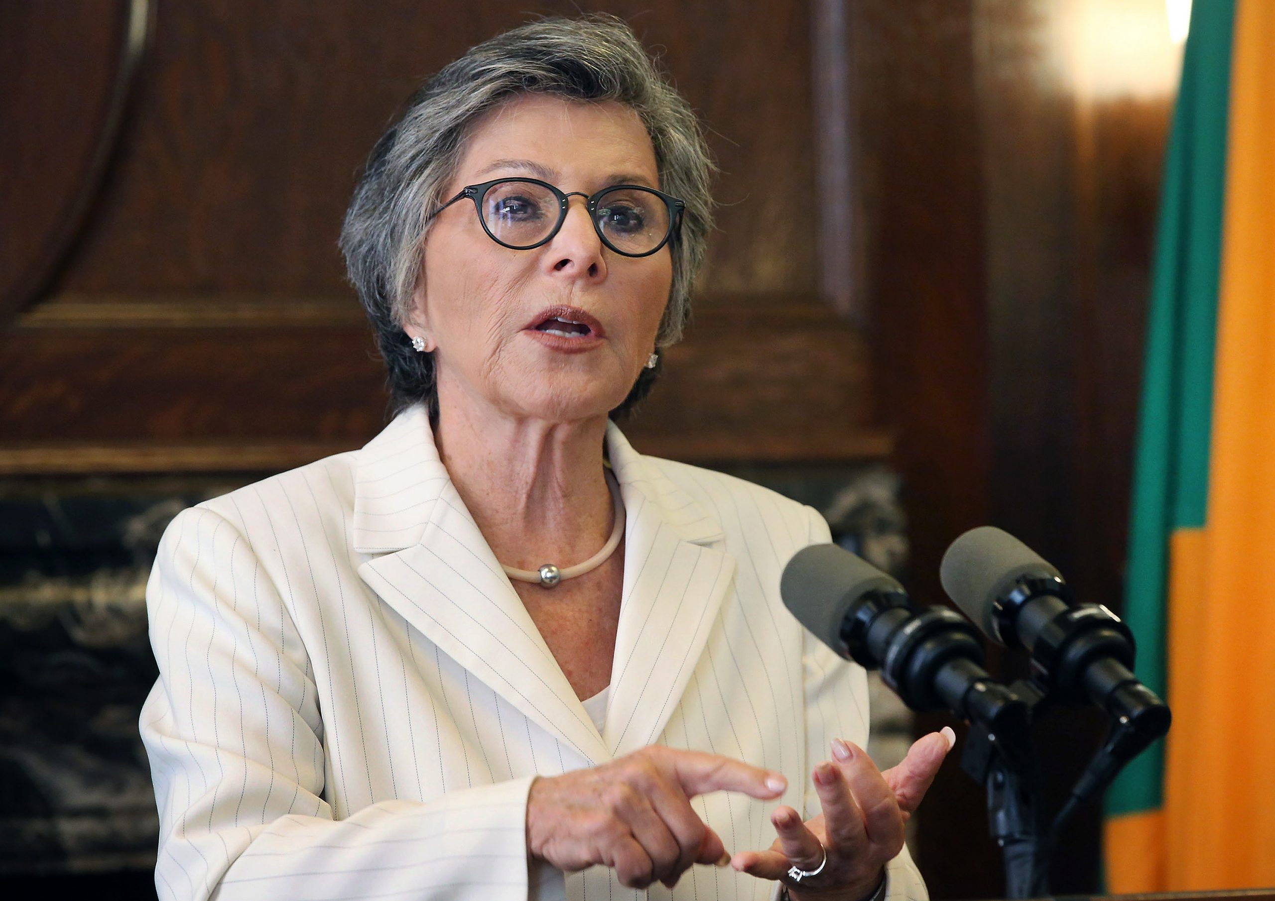 Is Barbara Boxer retiring in 2016?