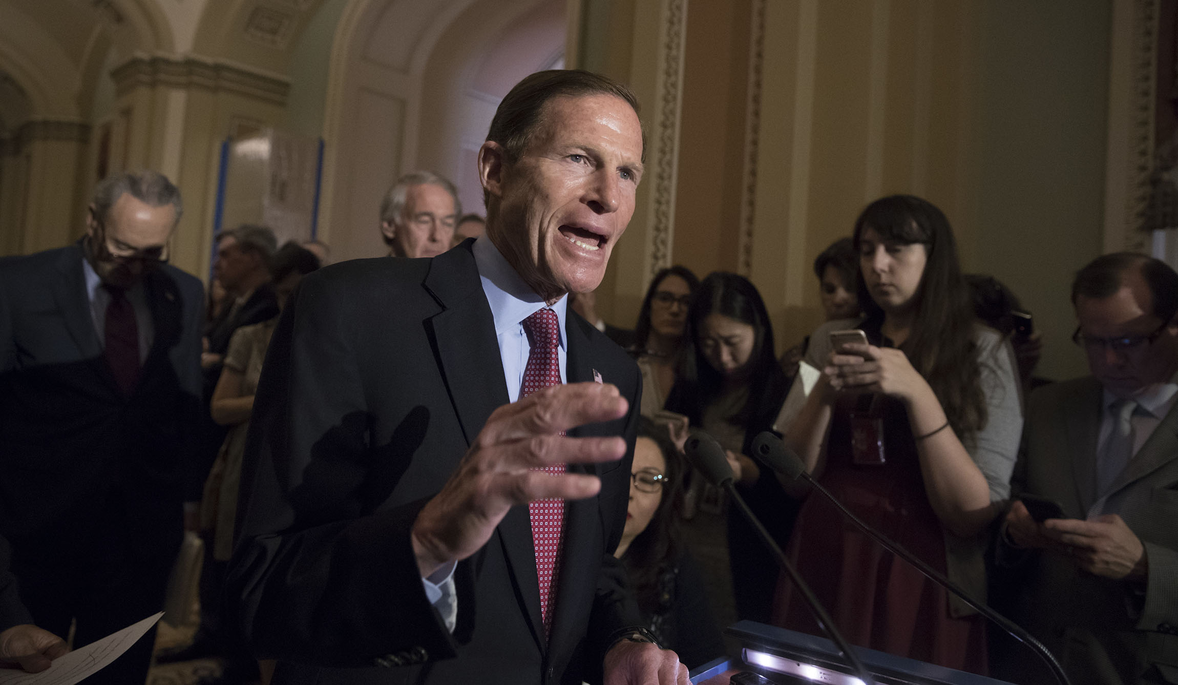 Democrats challenge Trump to back sweeping drug pricing proposals