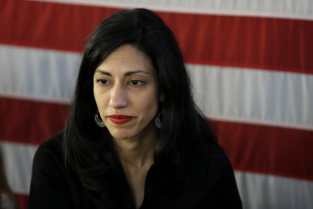 Judge orders Clinton aides to submit for questioning over emails