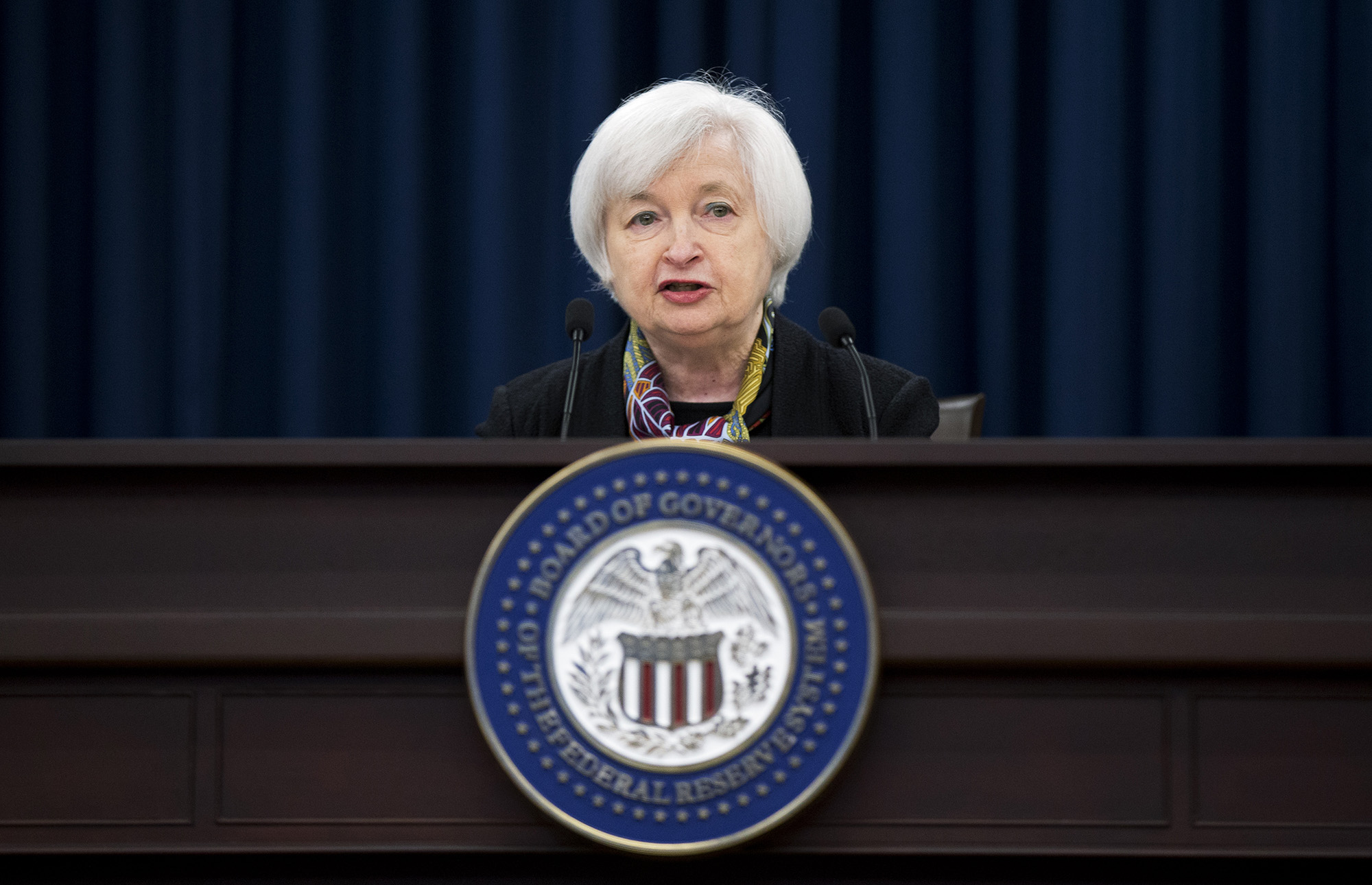 Fed holds rates steady for third straight meeting, sees fewer risks from abroad