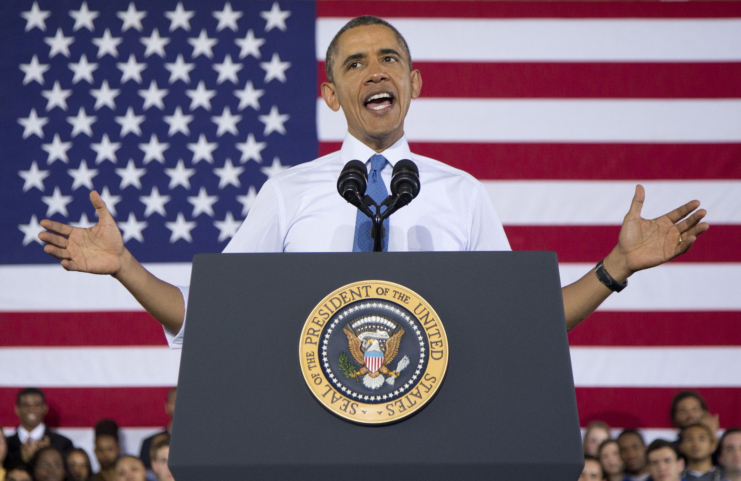 Obama spotlights minimum wage in university town