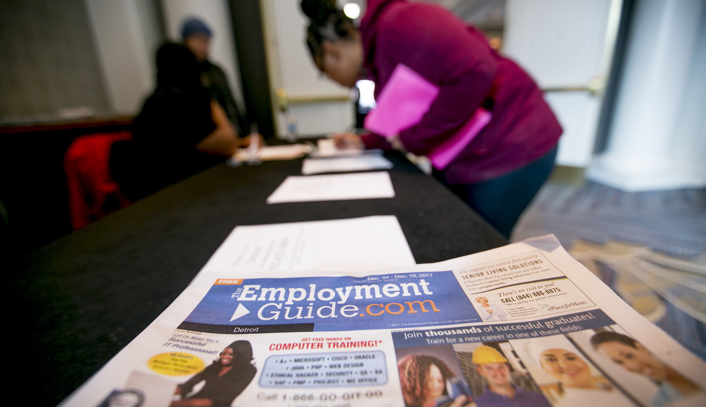 Jobless claims drop to 236,000, lowest since October