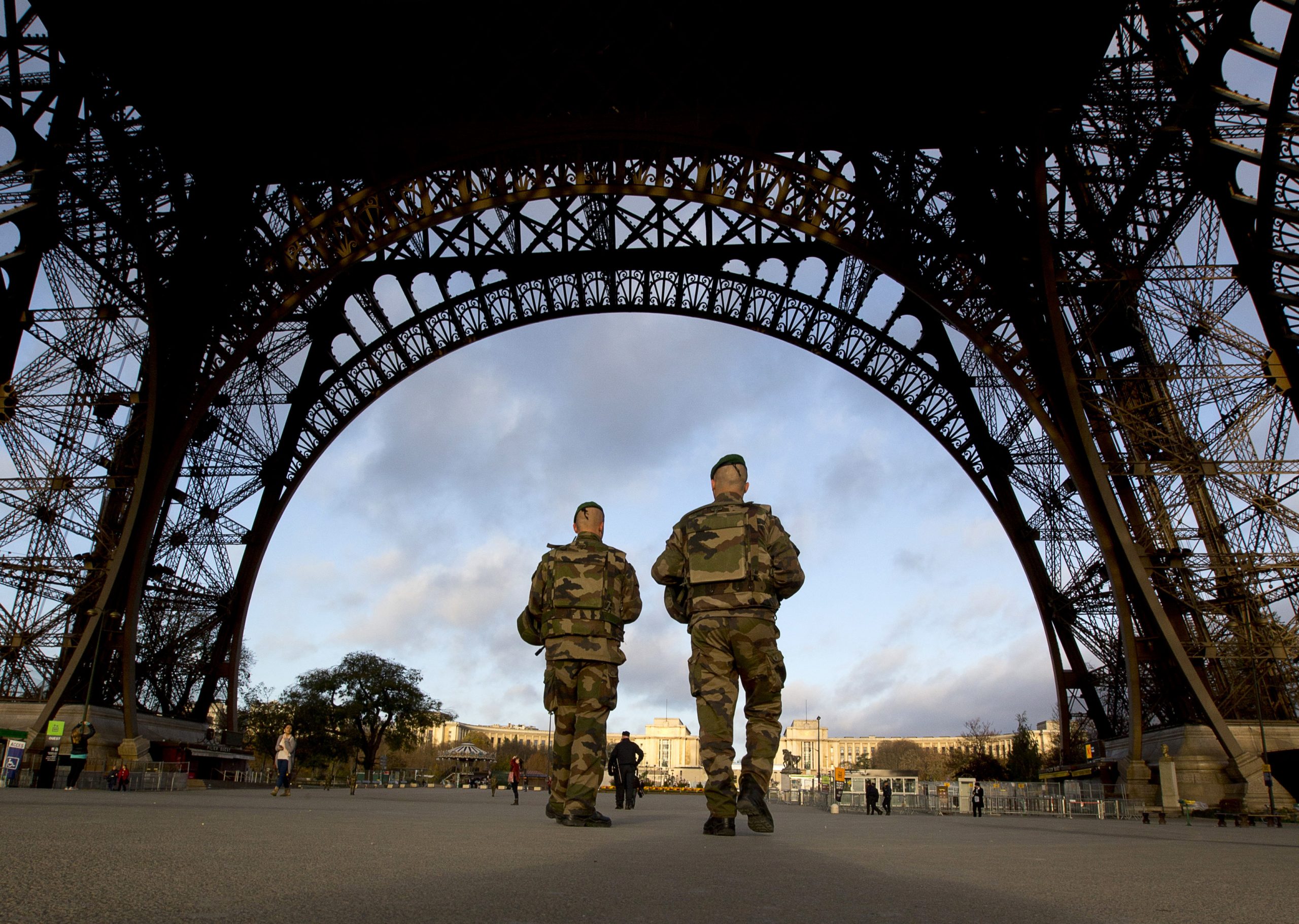 U.S. military banned from non-official travel to France