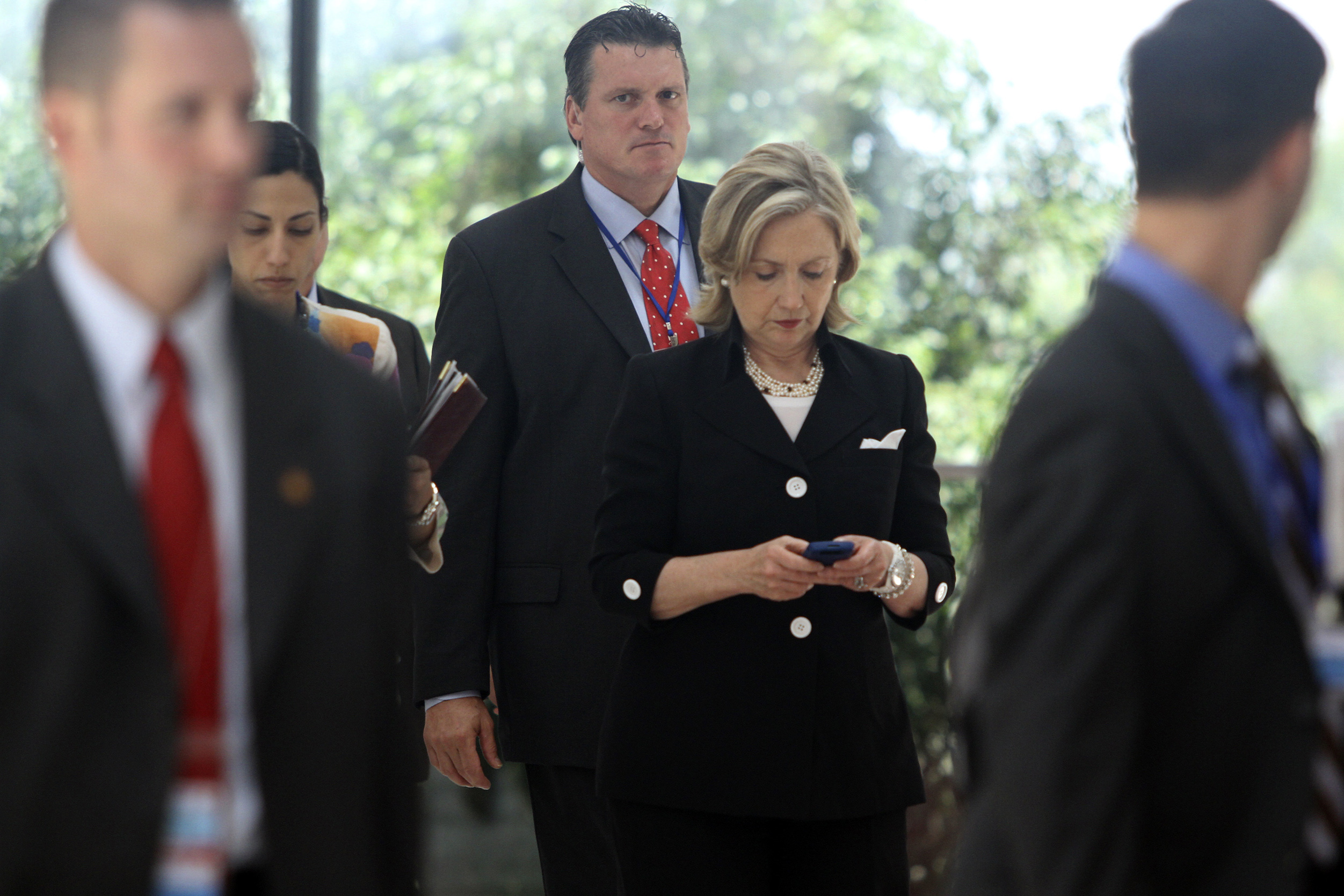 Documents show Hillary Clinton used iPad, BlackBerry