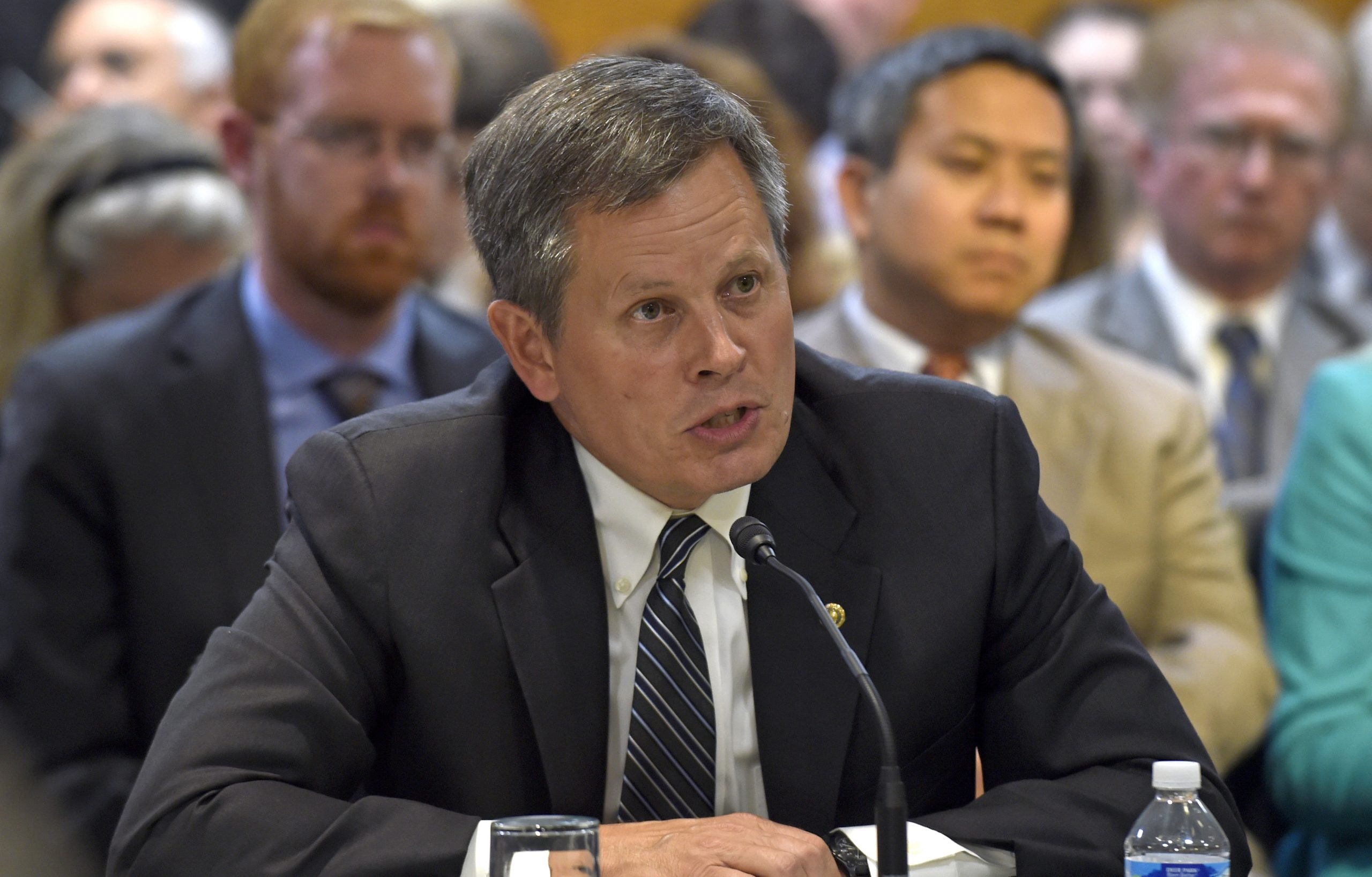 Daines becomes 17th GOP senator to back sentencing bill