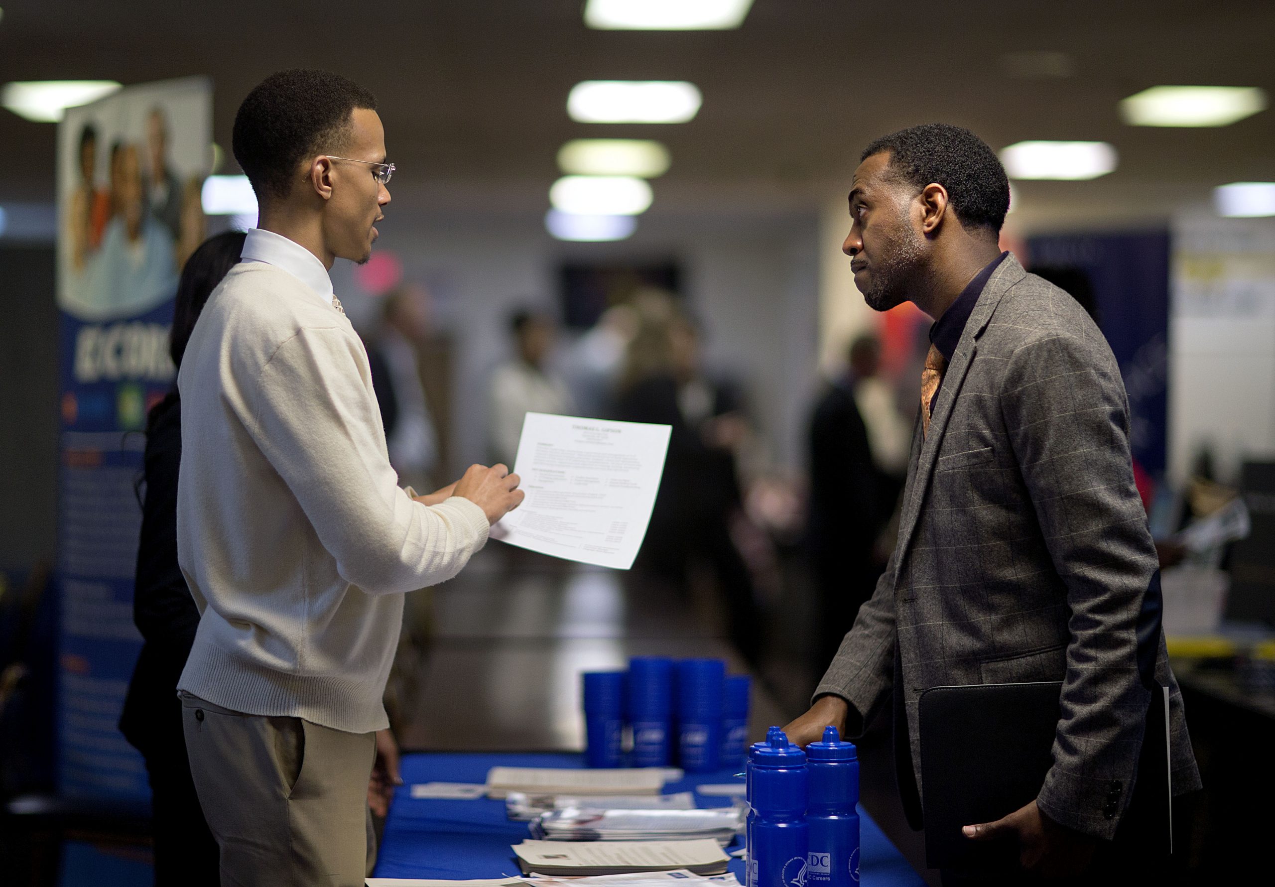 Jobless claims fall ahead of Friday jobs report