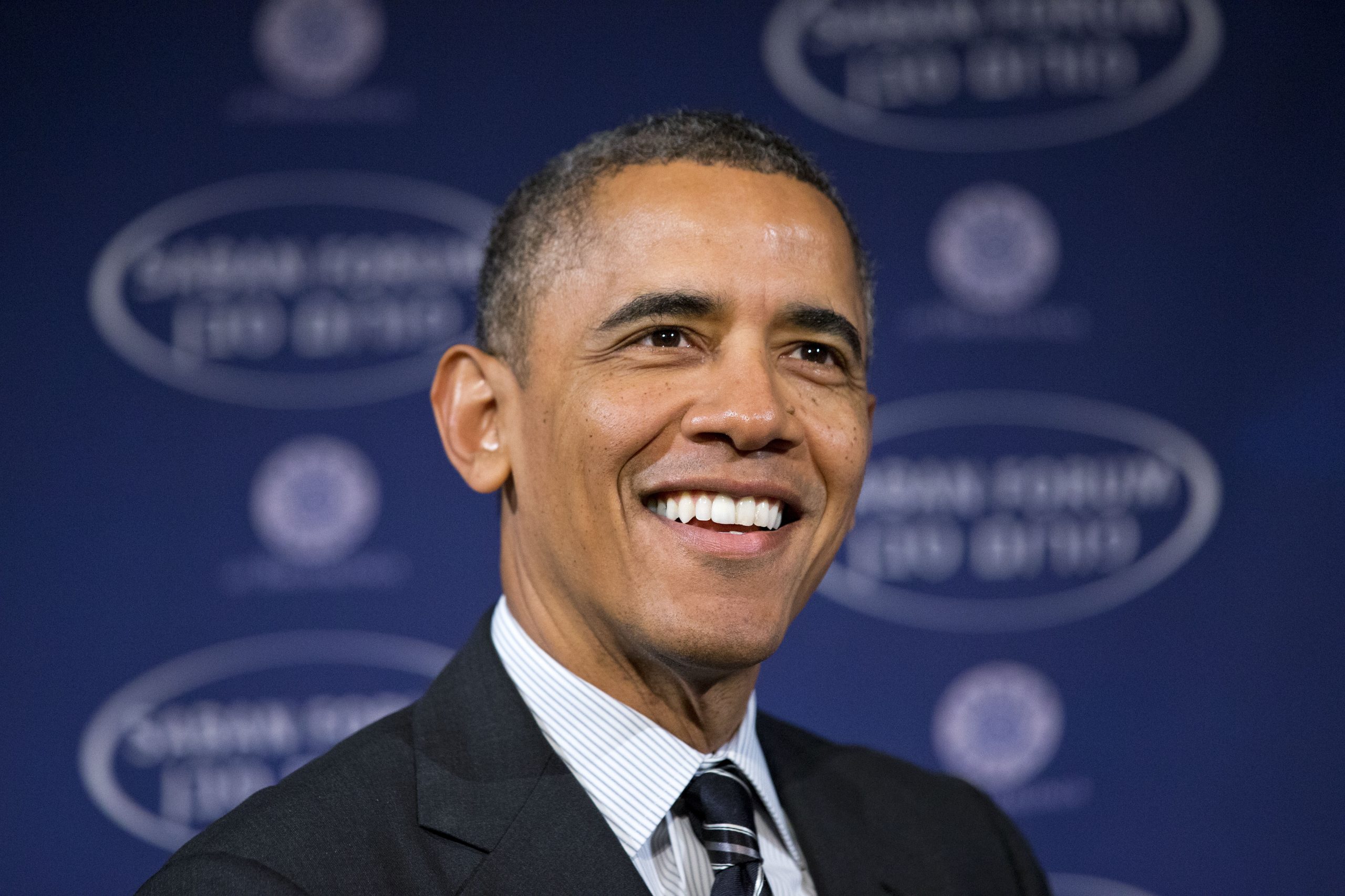 AP-GfK poll: Obama int’l ratings top domestic ones