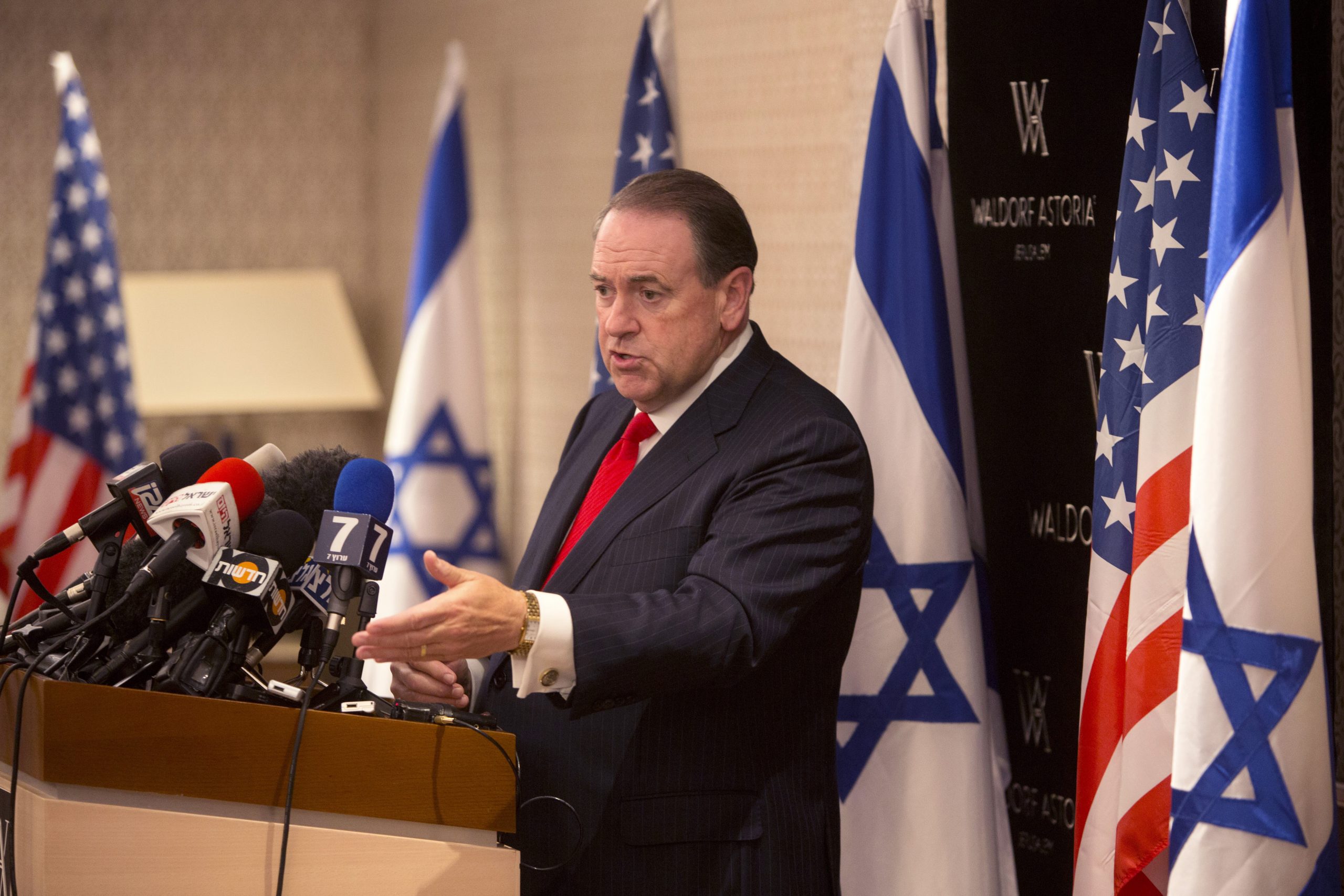 Huckabee campaigns in, and for, Israel