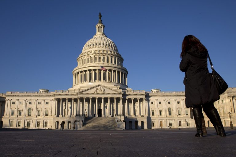 Fiscal fatigue grabs capital as Obama preps speech