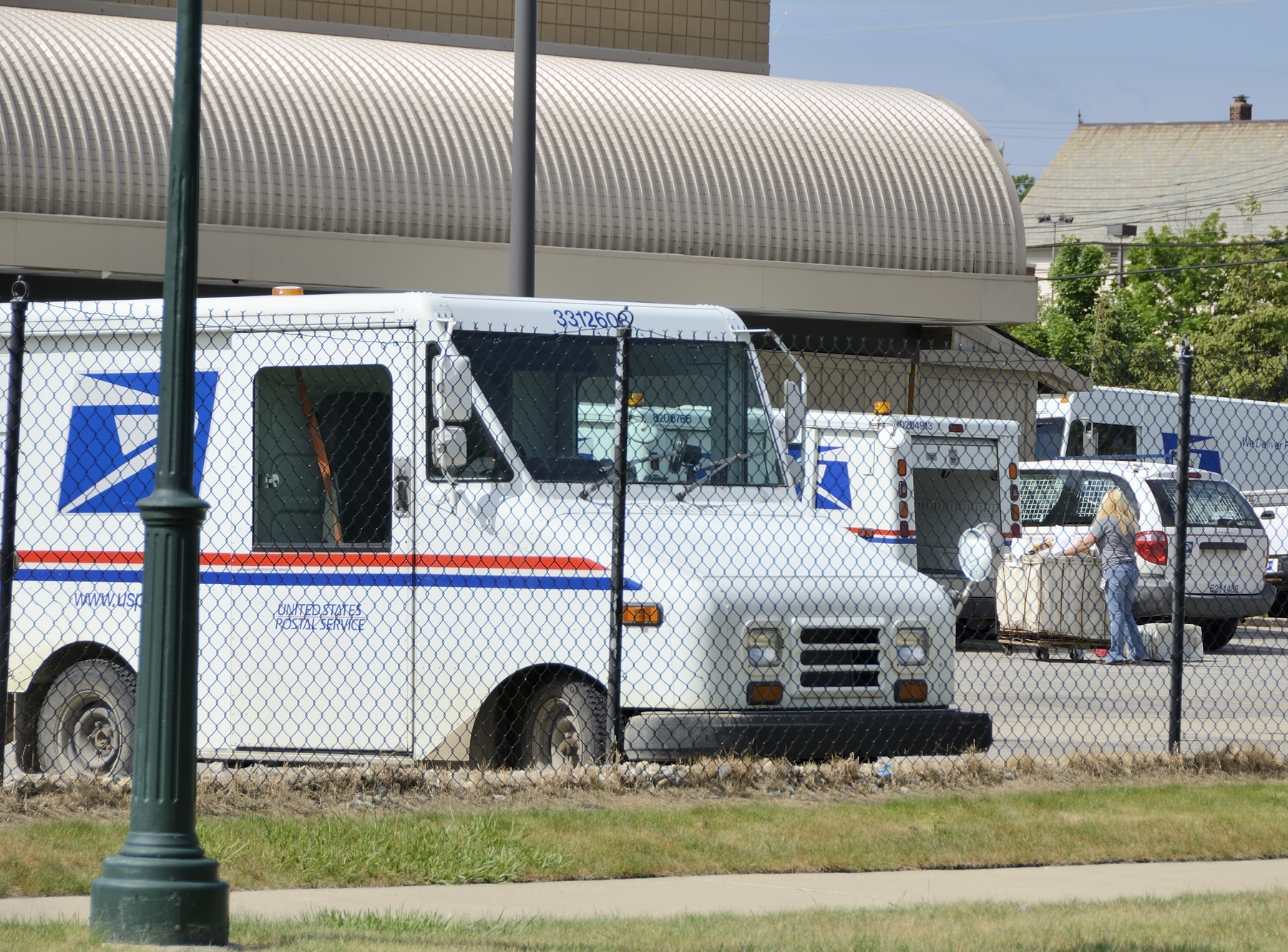 USPS launches pilot program for banking services sought by Warren and Left