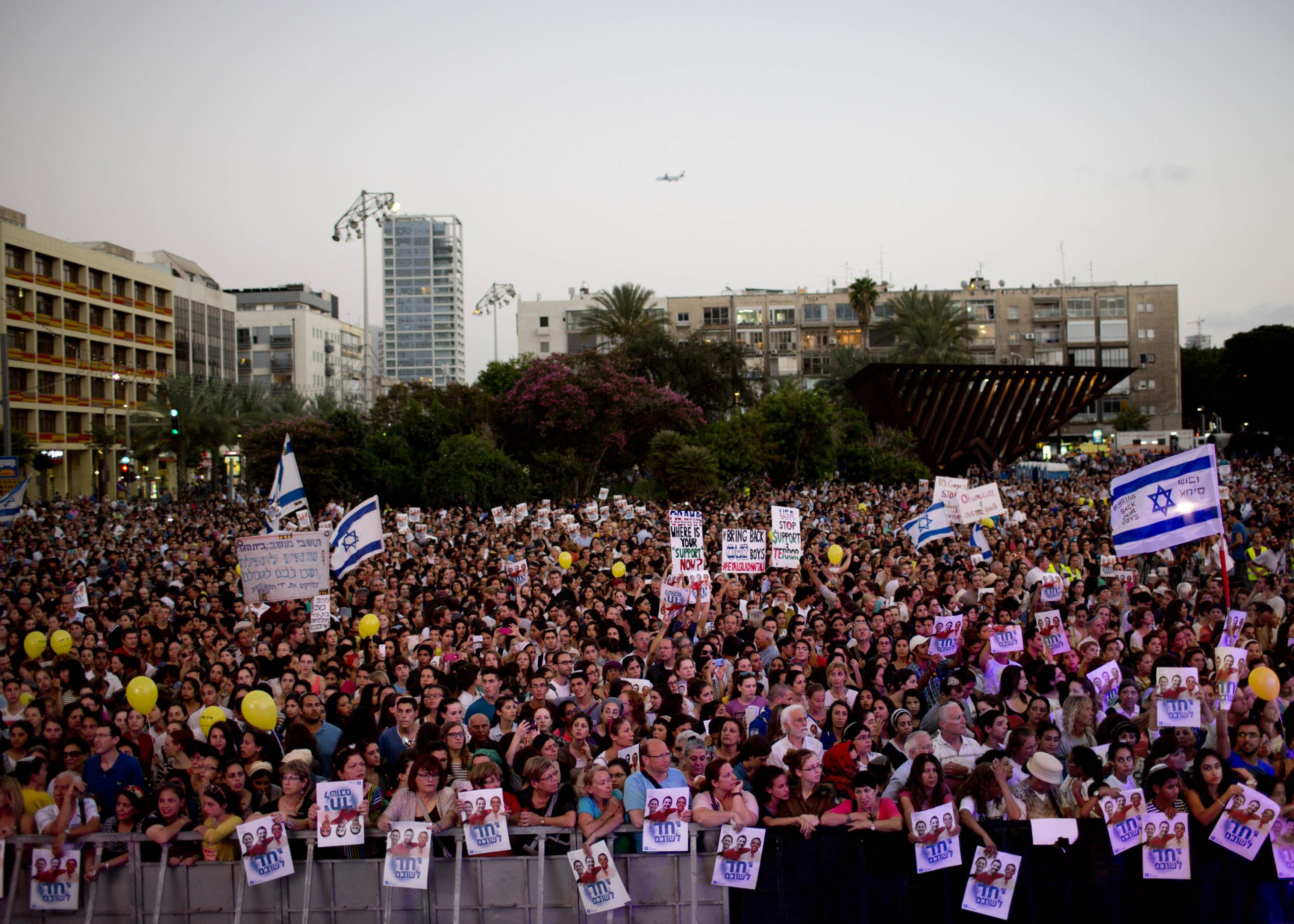 Thousands of Israelis rally for abducted youths