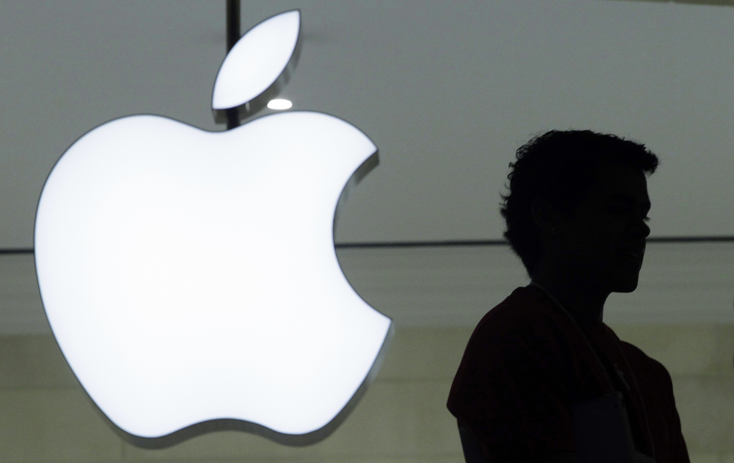 Apple Pay: Tech firm owes $14.5 billion for illegal Ireland deal