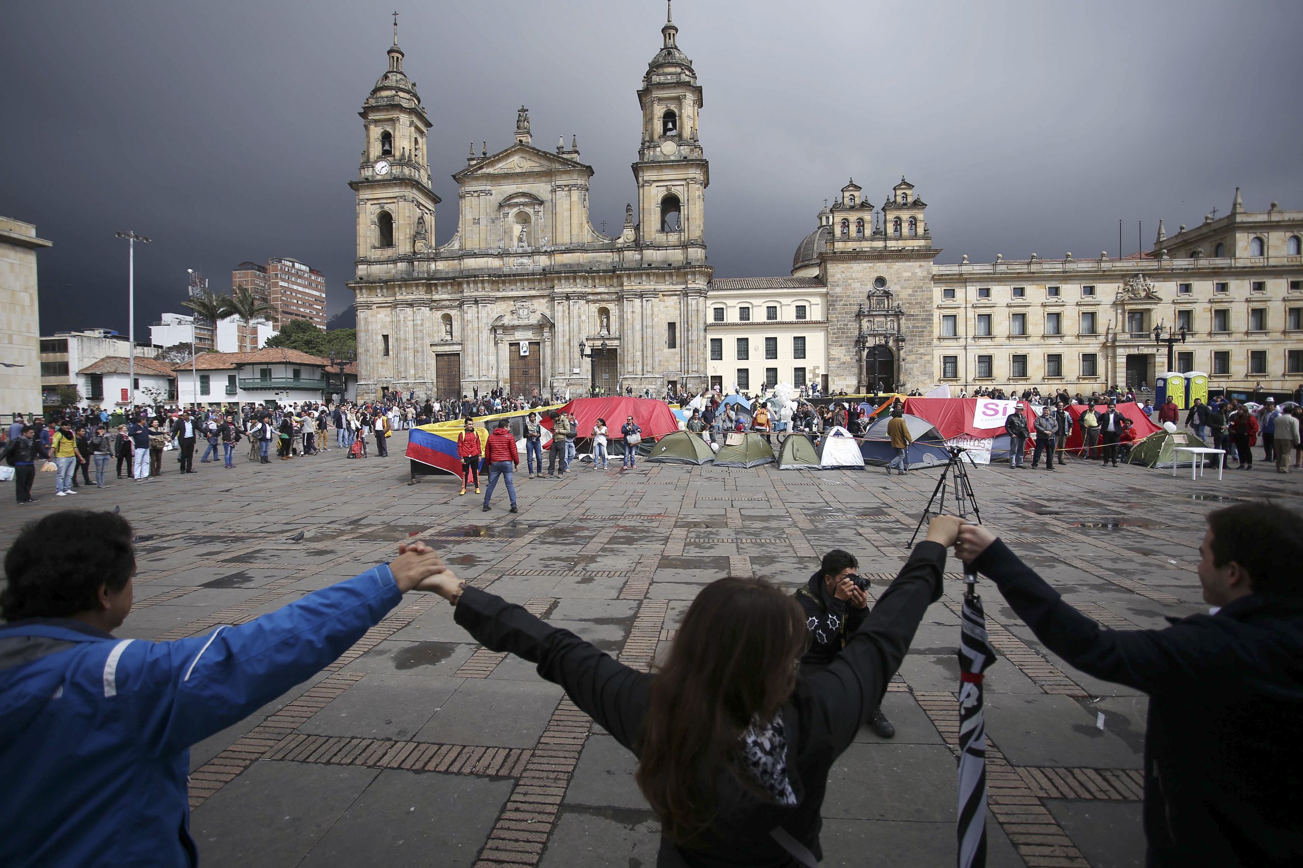 Colombia, rebels will sign truce to end 50-year war