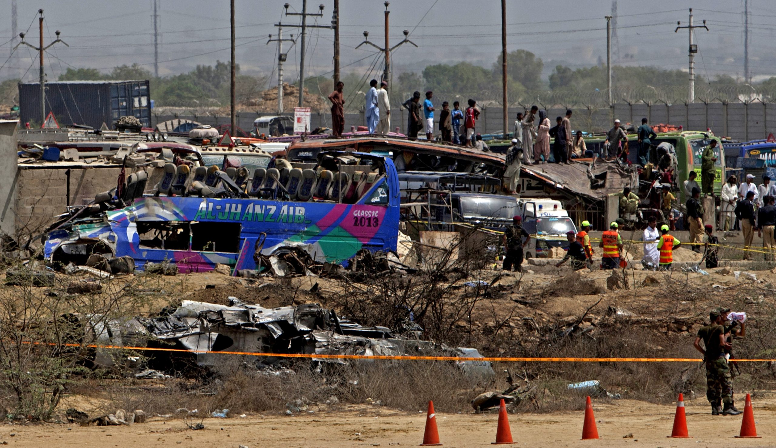 Pakistan air force jet crashes, killing 3