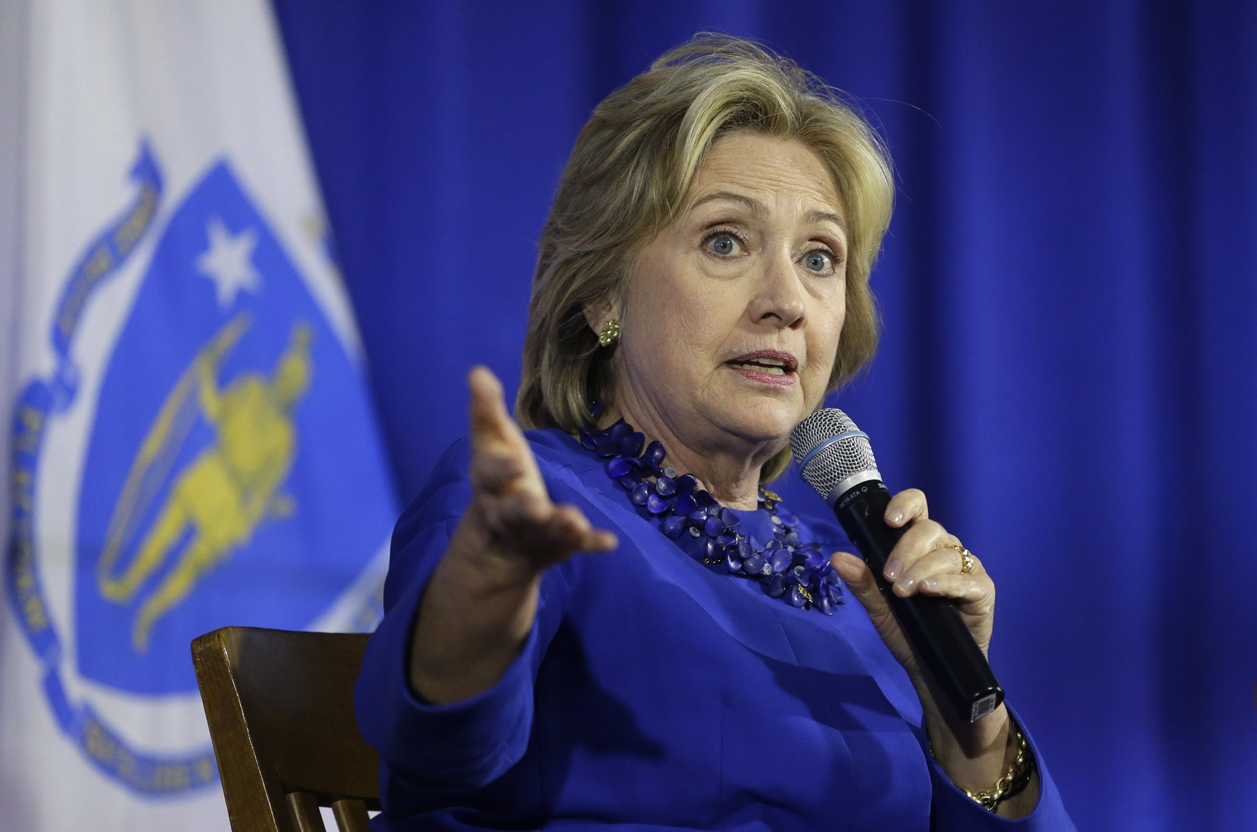 Report: Clinton aide misled reporters on private email use