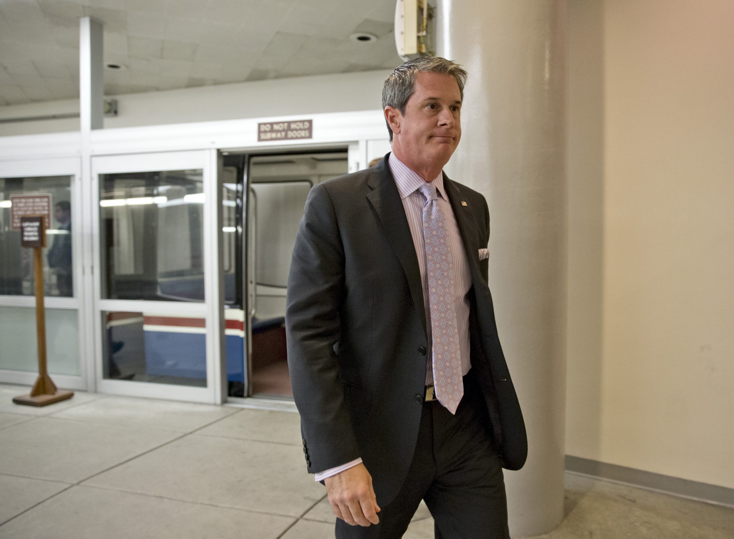 Senate votes to advance specialty pharmacy bill