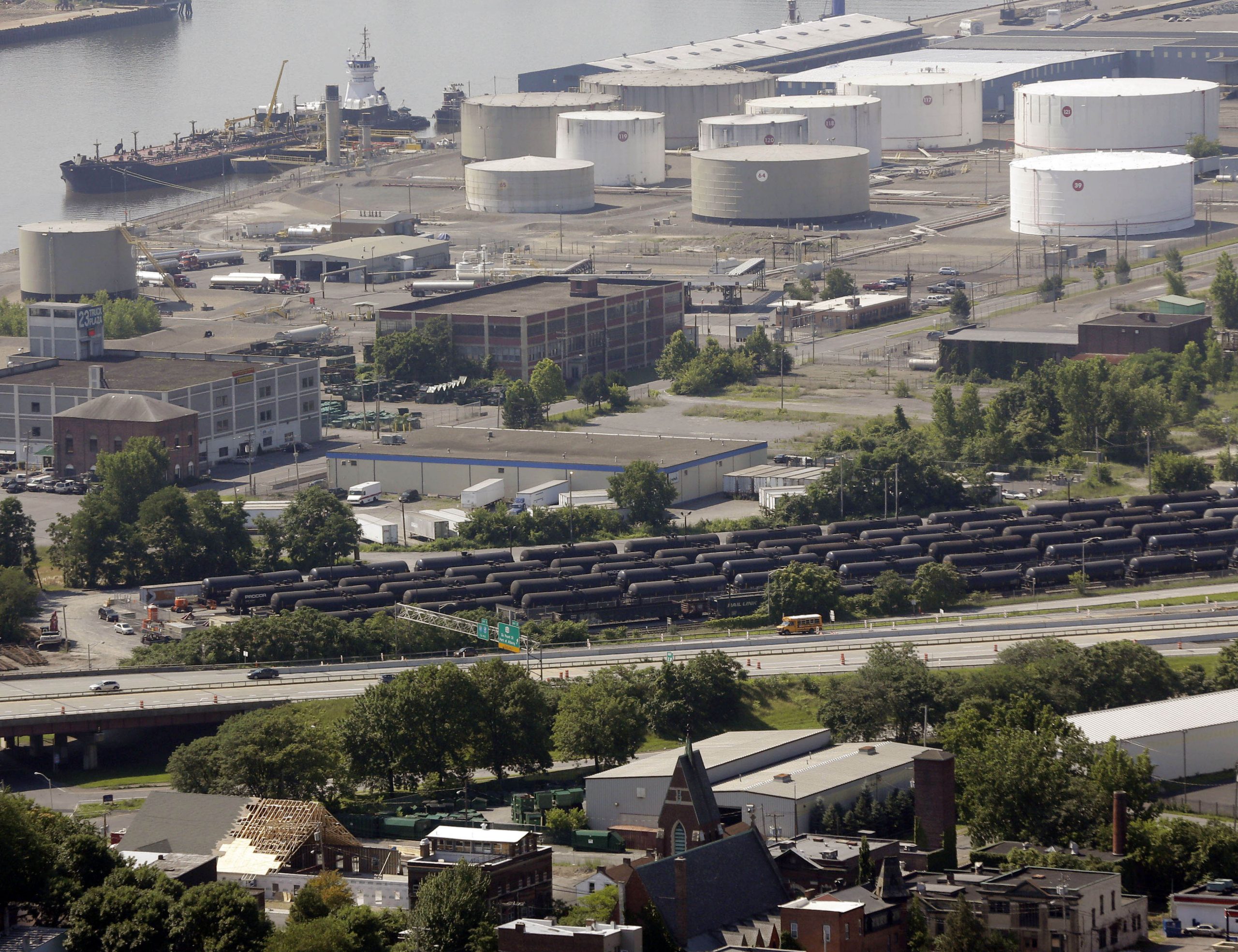 Railroads say up to 44 oil trains weekly cross NY