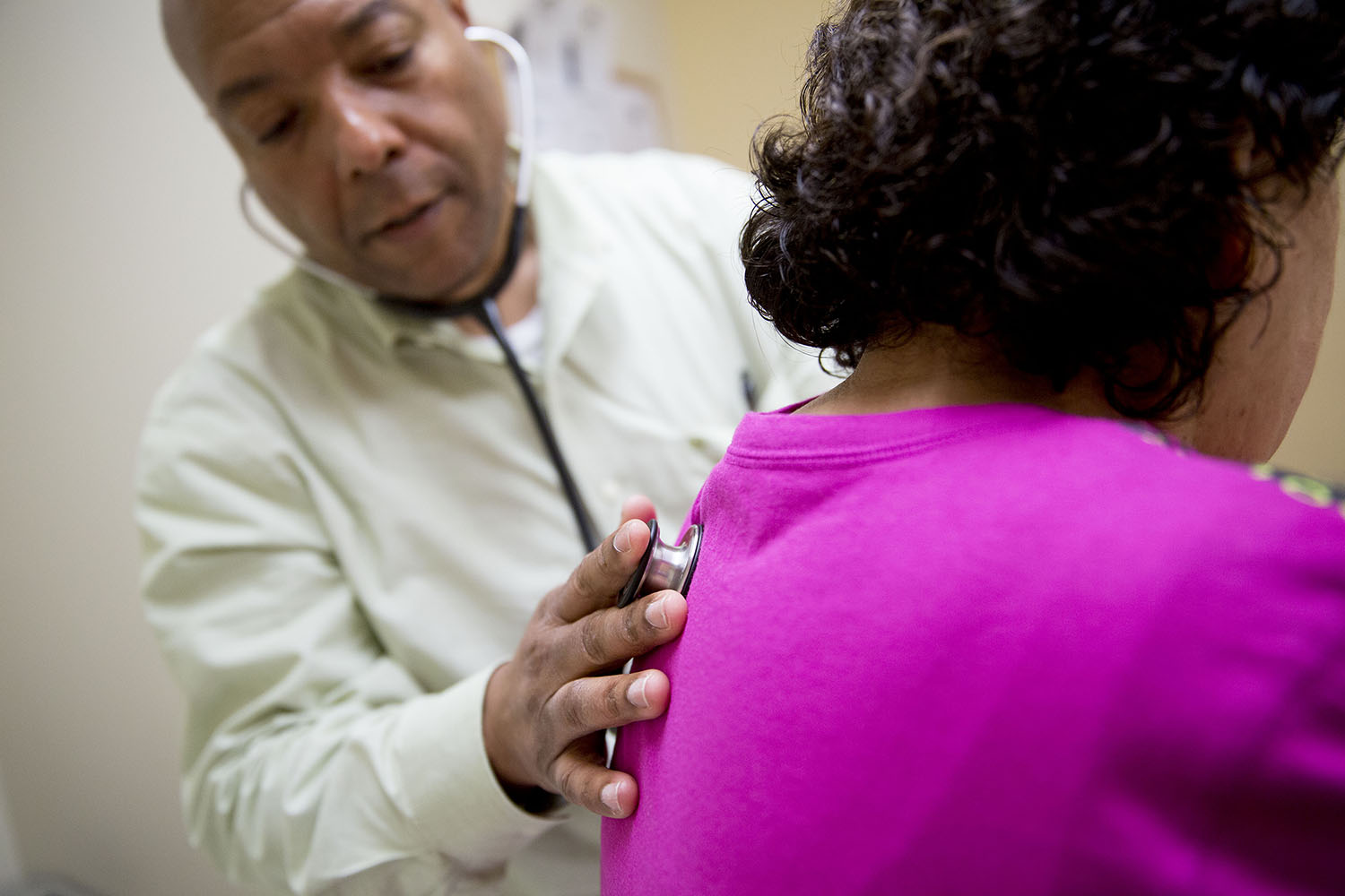 Administration: Obamacare deductibles are down