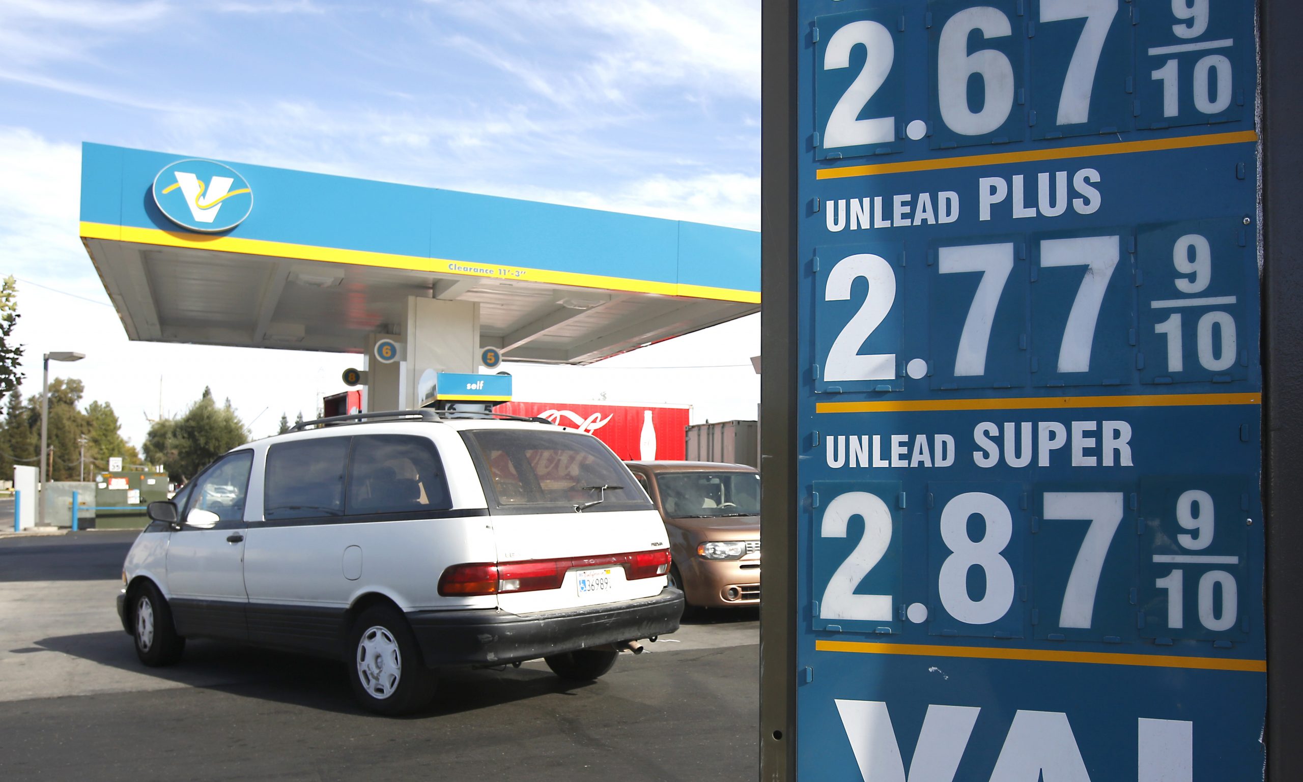 Obama proposes carbon tax on oil