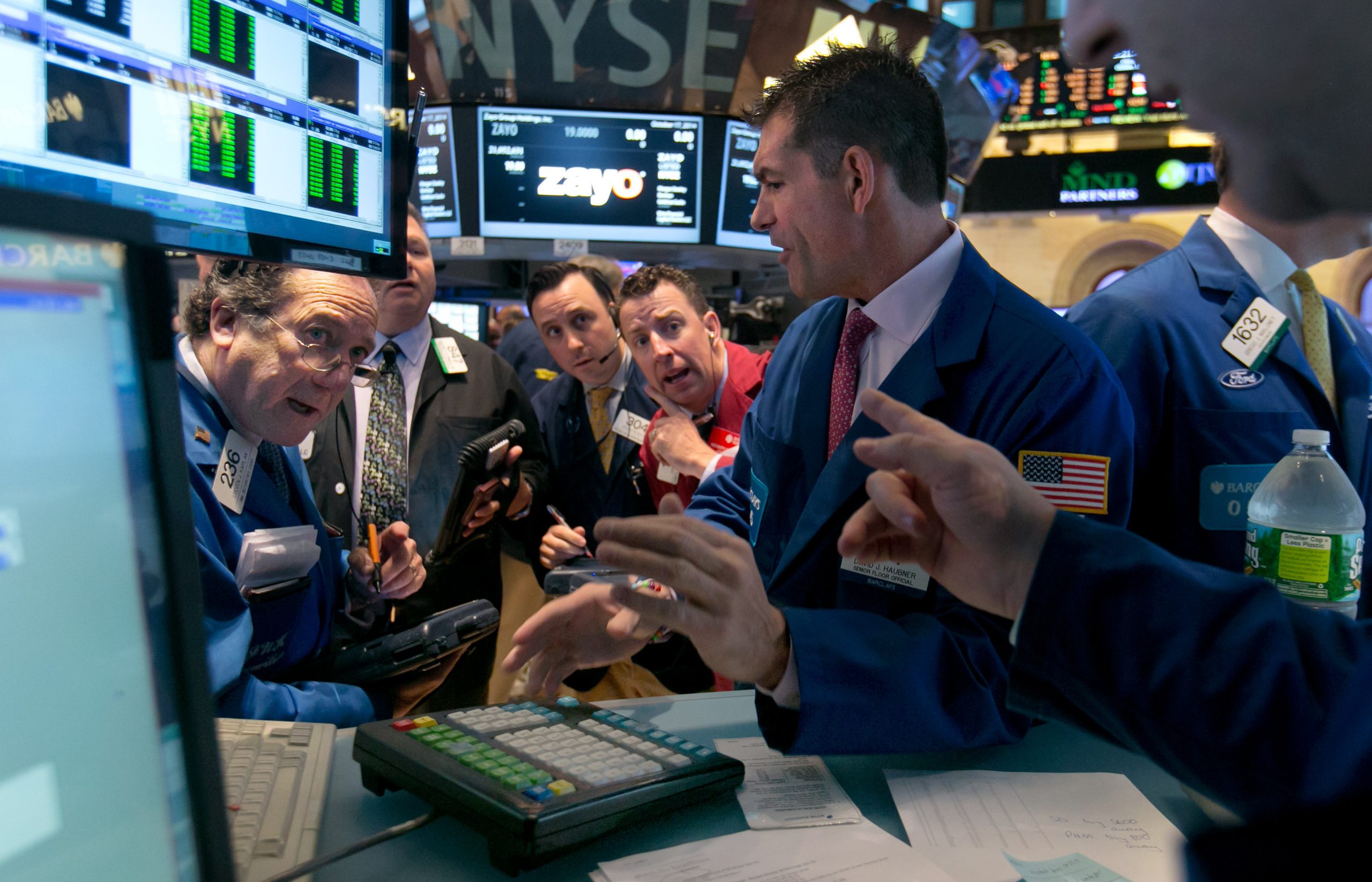 US stocks end dramatic week with rally