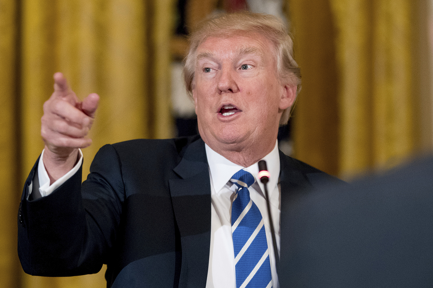 Trump ramps up pressure on healthcare reform holdouts