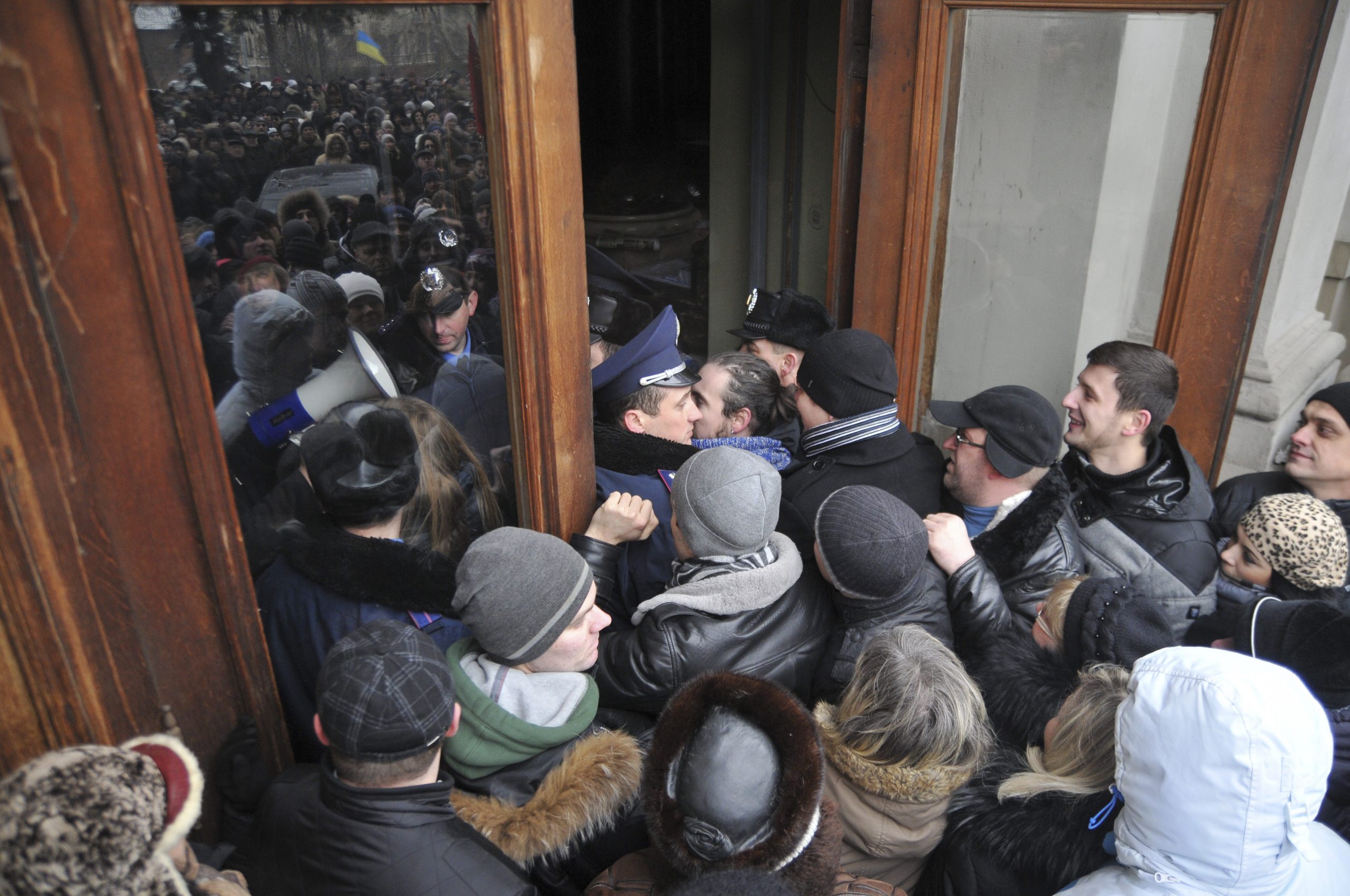 Ukraine opposition urges continued truce