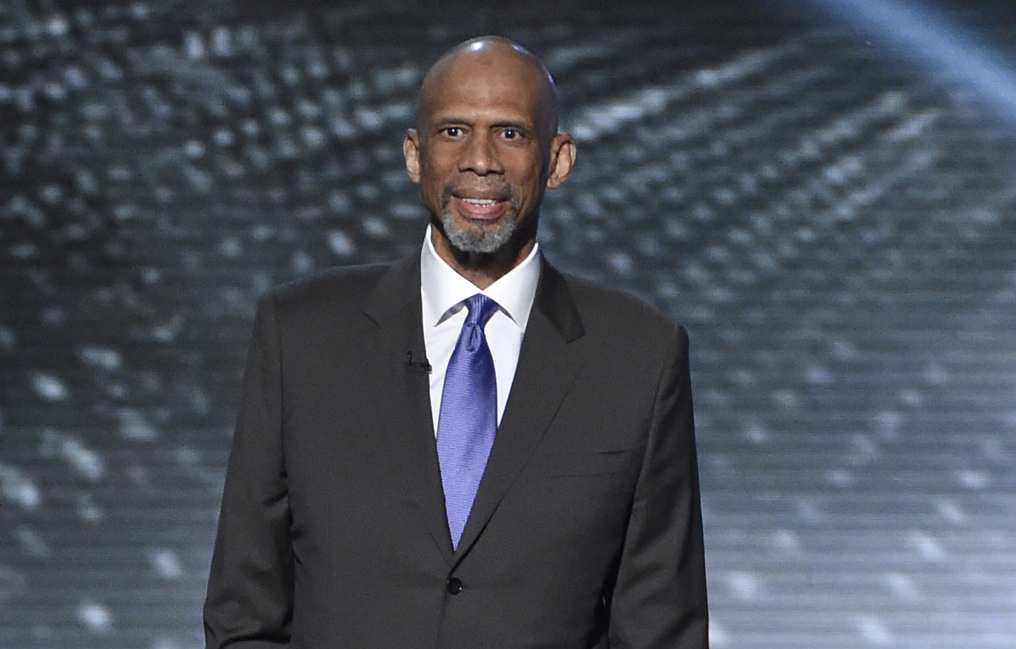 Trump, Clinton reveal debate guests