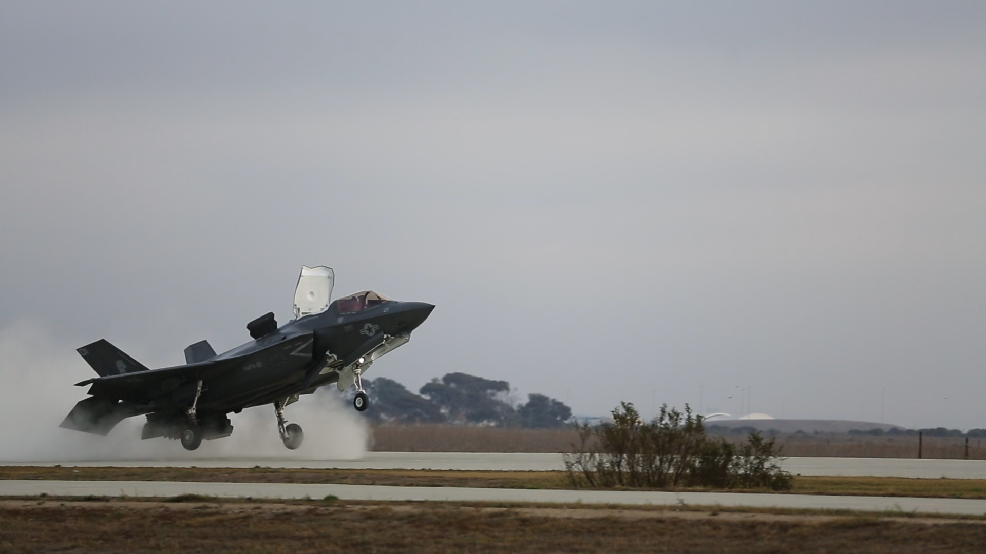 Carter lays out plan to increase F-35, Super Hornet purchases