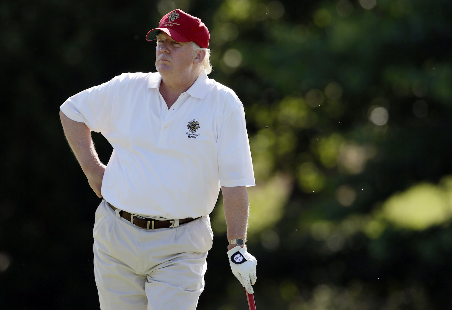Trump plays golf as Democrats continue impeachment prosecution
