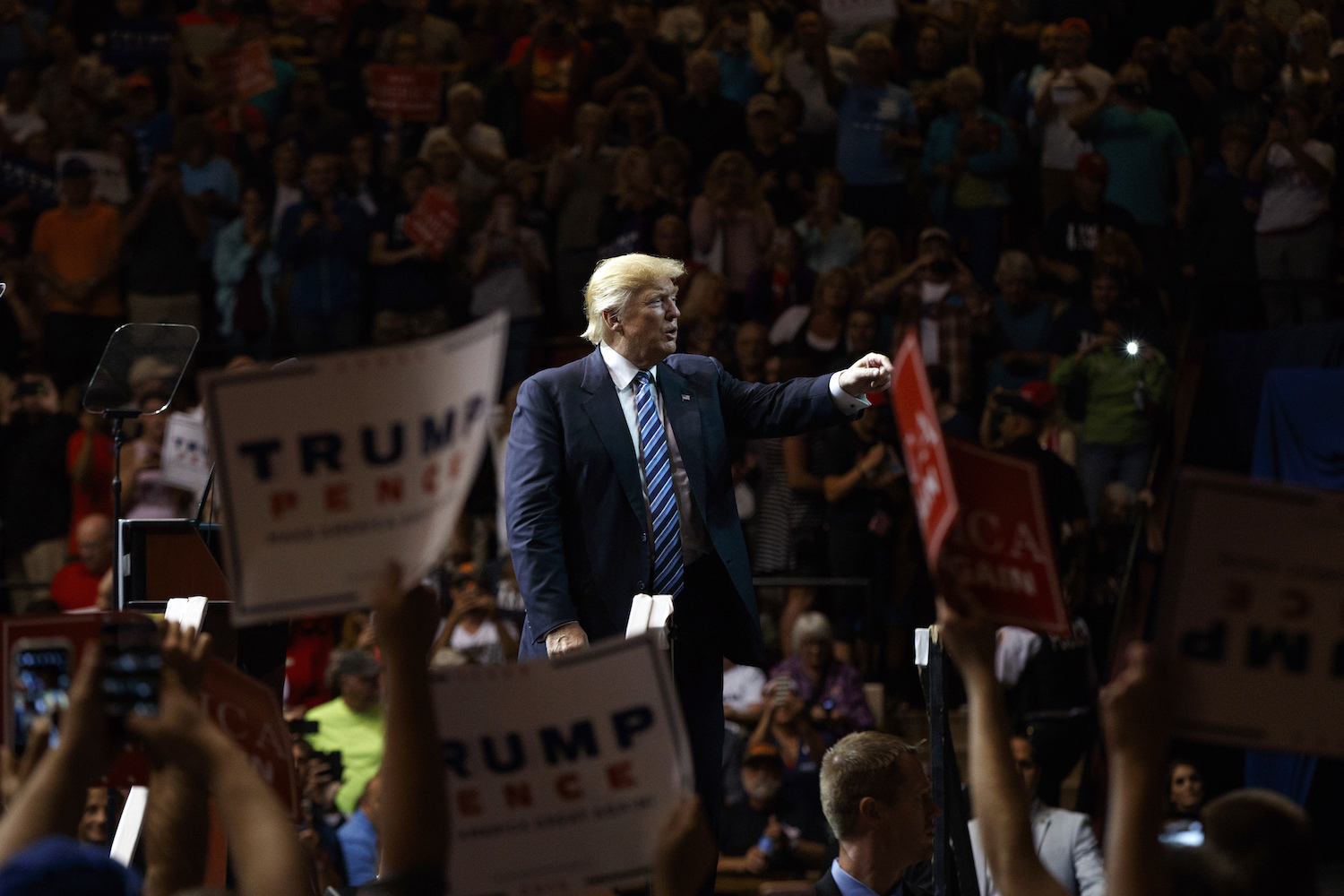 Trump grows lead in Iowa, triples his edge among independents